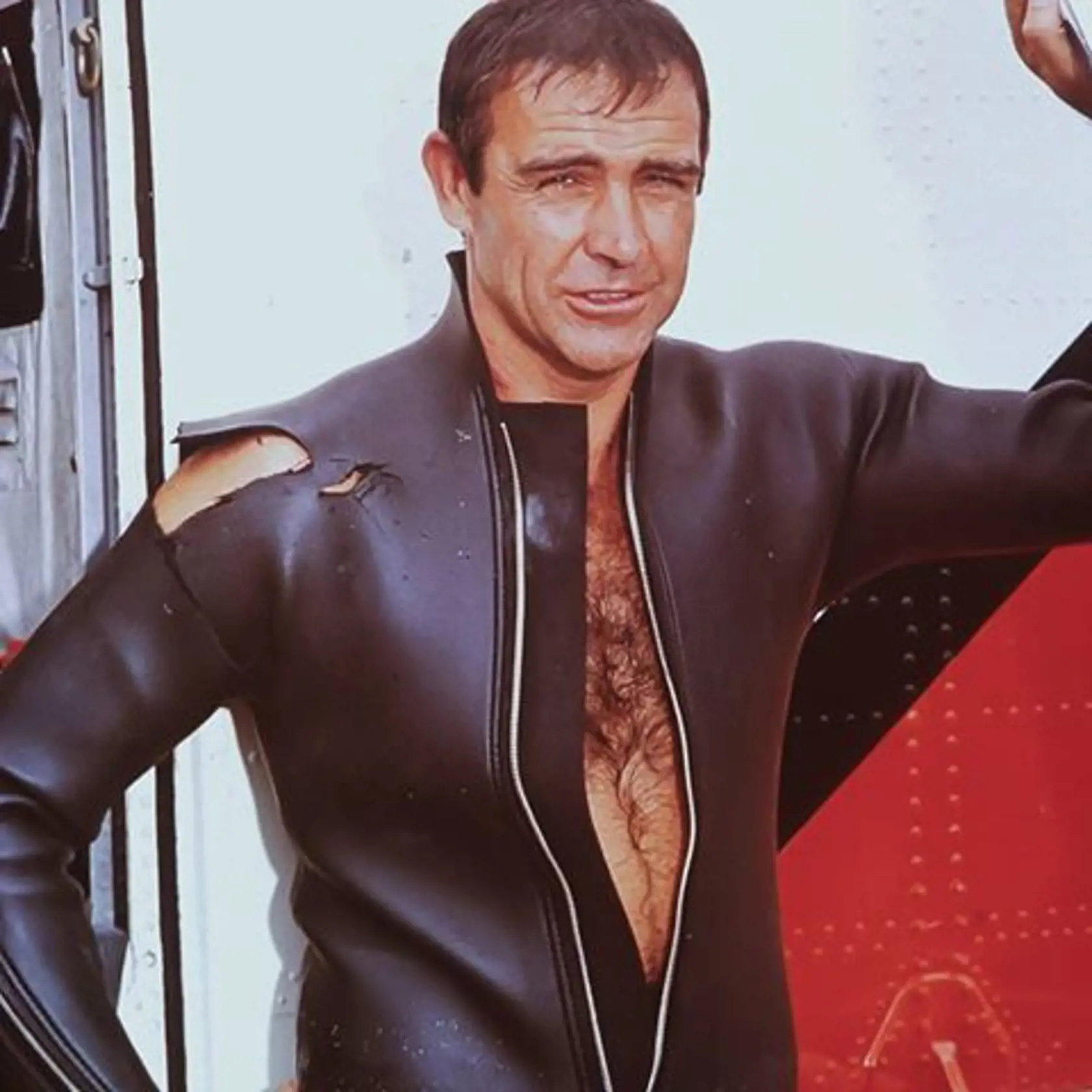 Po prvých malých úlohách v divadlách, televízii a filmoch prišla v roku 1962 ponuka stvárniť  Jamesa Bonda vo filme Dr. No a do roku 1983 sa Connery objavil v ďalších šiestich filmoch.