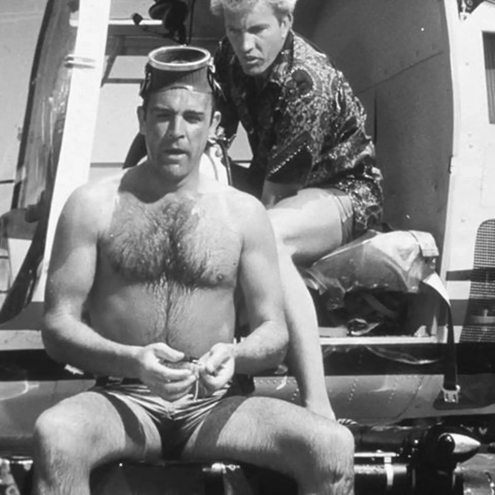 Po prvých malých úlohách v divadlách, televízii a filmoch prišla v roku 1962 ponuka stvárniť  Jamesa Bonda vo filme Dr. No a do roku 1983 sa Connery objavil v ďalších šiestich filmoch.