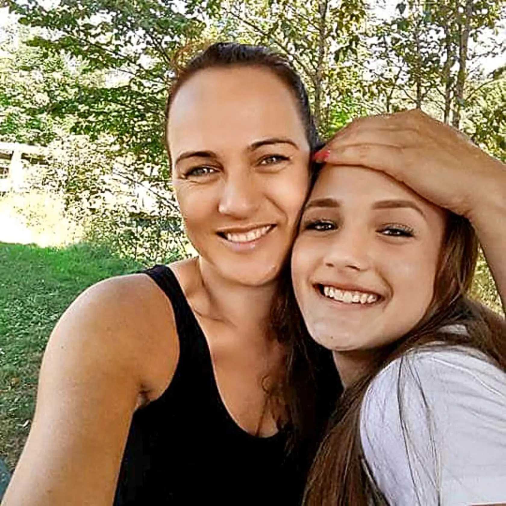Adriana sa s Luciou nevidela dlhé mesiace. 