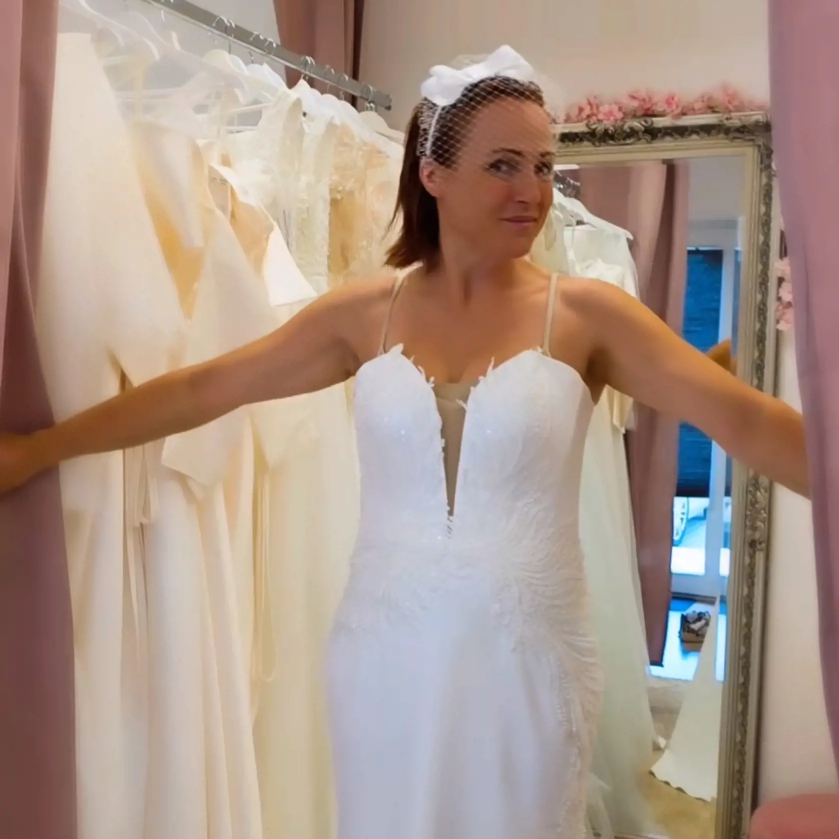 Adriana Poláková sa vybrala na skúšku svadobných šiat.