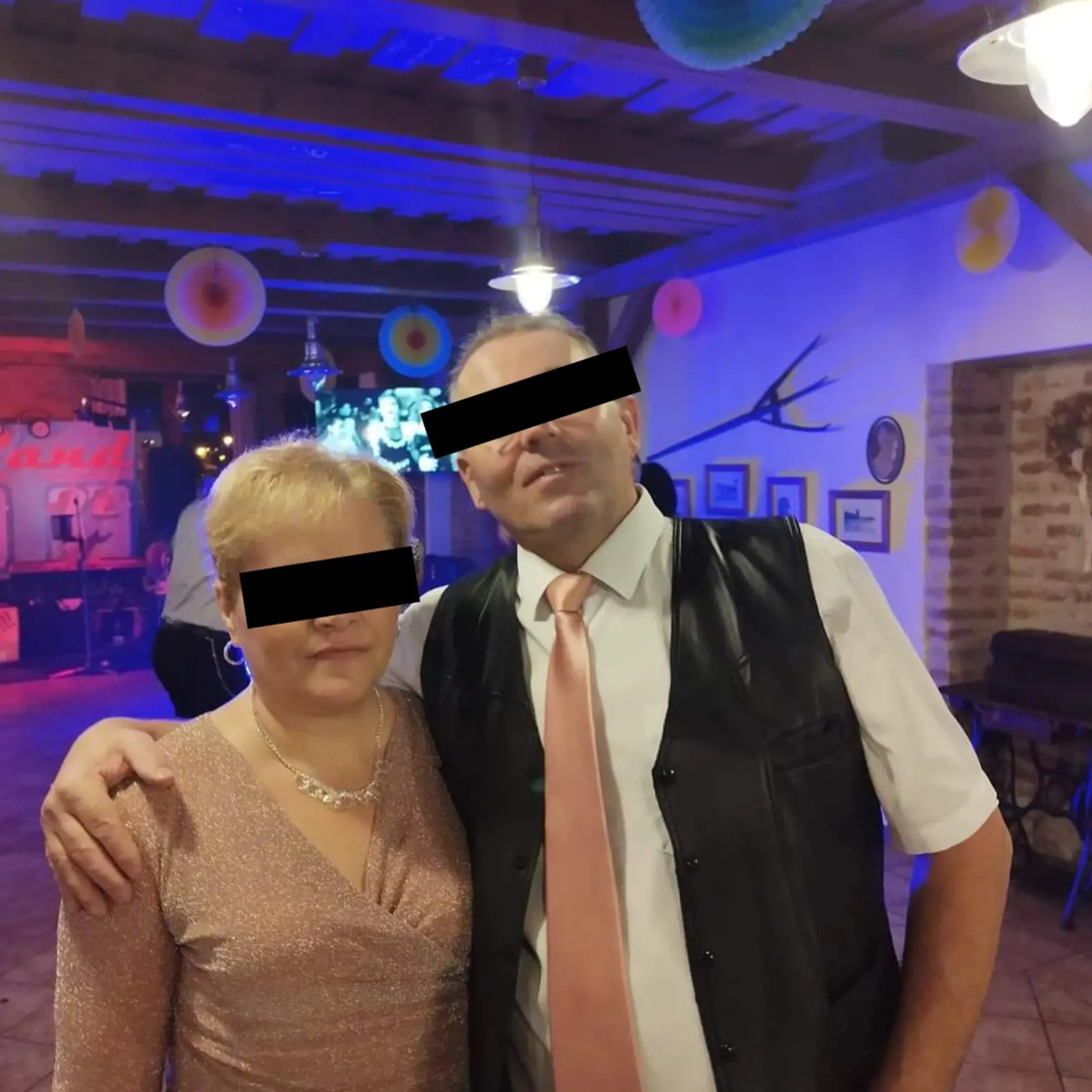 Obyvatelia Matúškova, odkiaľ Robert pochádzal, sú z celej tragédia zhrození. Napriek celej situácii bol totiž medzi domácimi, aj spolu s manželkou, obľúbení.