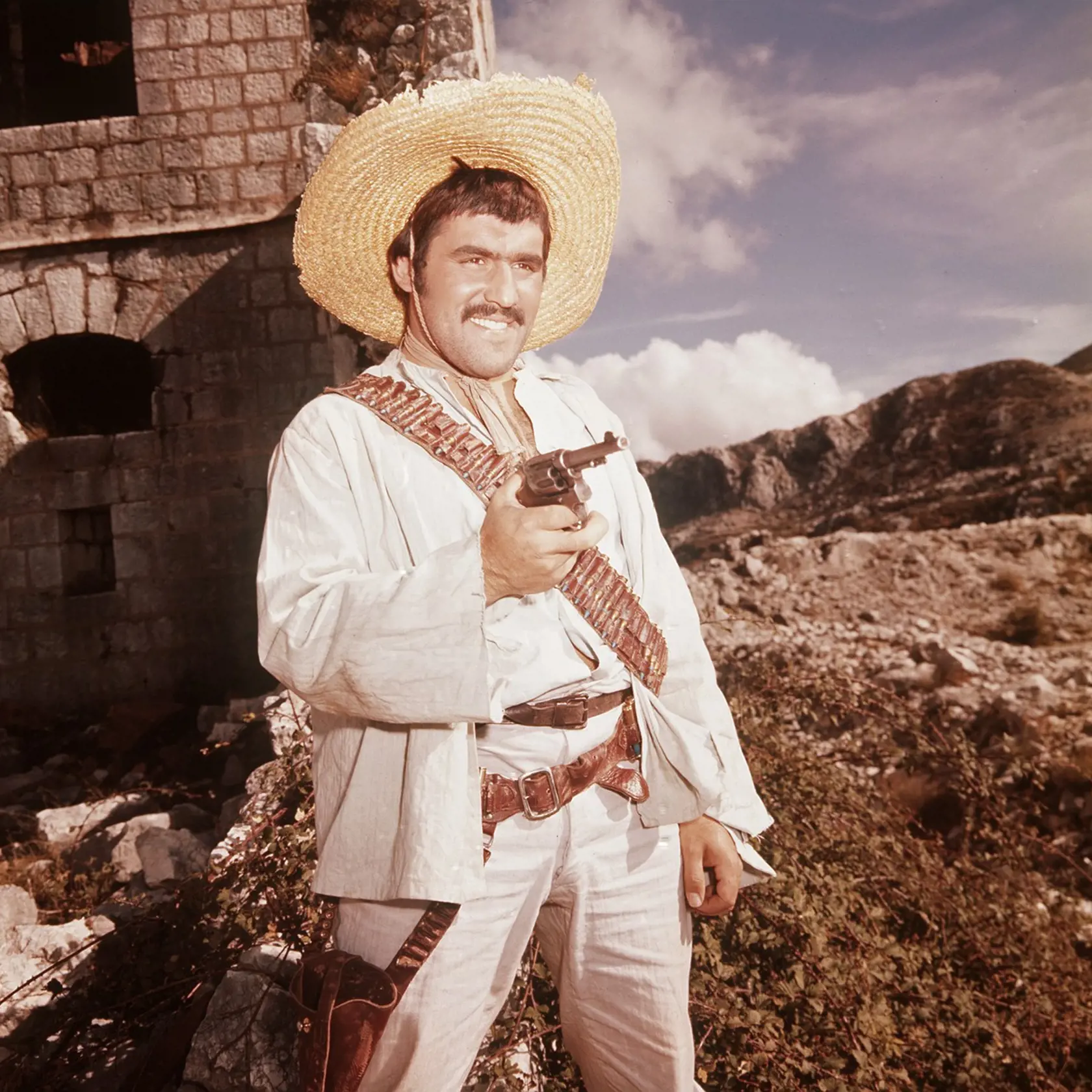 Mario Adorf účinkoval vo vyše 200 filmoch, nezabudnuteľná je jeho úloha Santera vo Vinnetouovi či krutého Jonasa Laurentza v seriáli Via mala. Na foto v spaghetti westerne Možno sa vrátim z roku 1969.