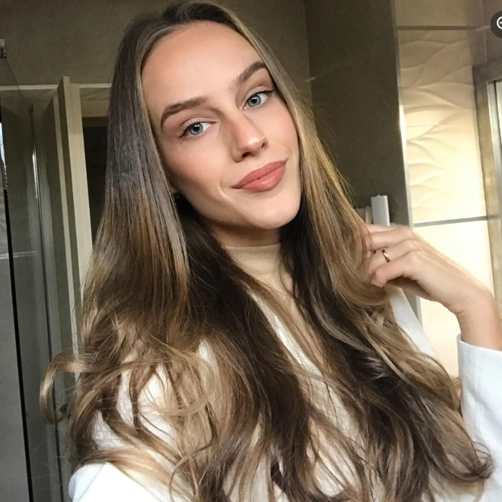 Tomáš Bezdeda má novú frajerku. Volá sa Ivana.
