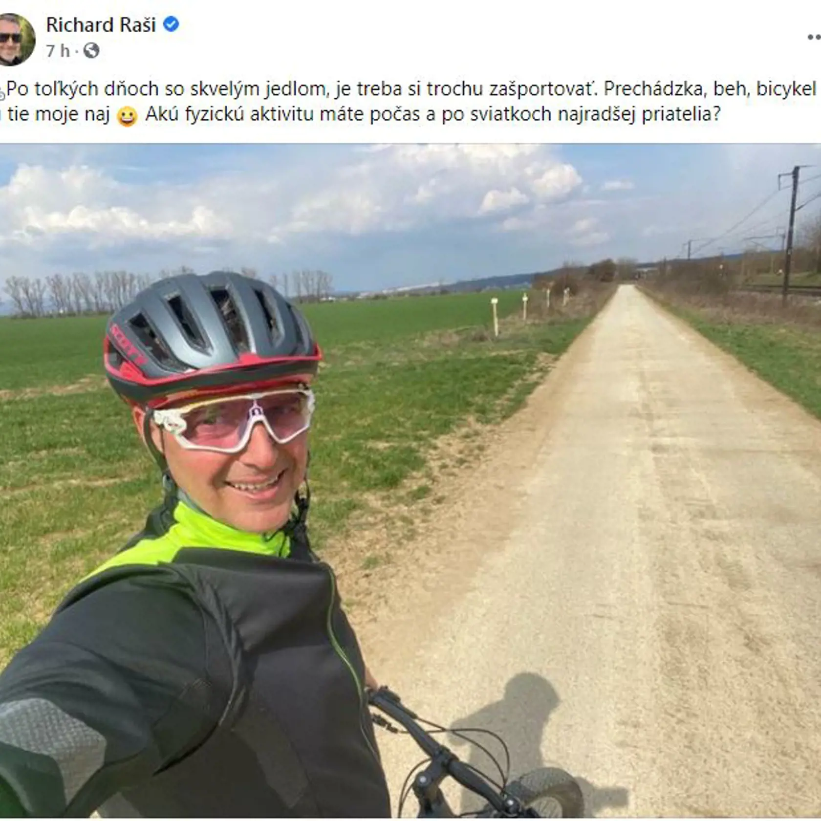 Richard Raši trávi chvíle voľna športovaním. Najčastejšie je to beh a cyklistika.
