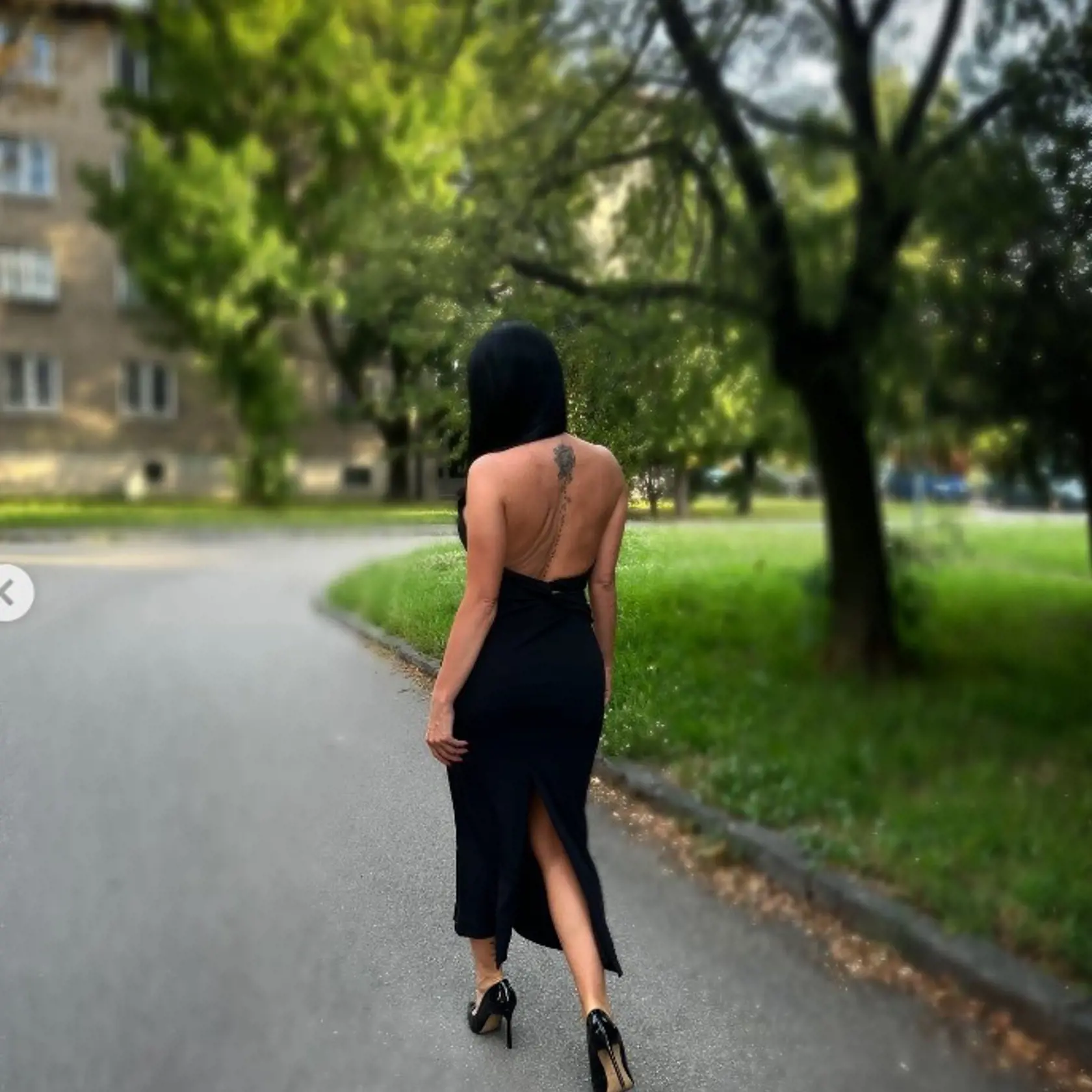 Najnovšie fotky Janky Jányovej a jej odhalený chrbát, na ktorom má sexi tetovanie.