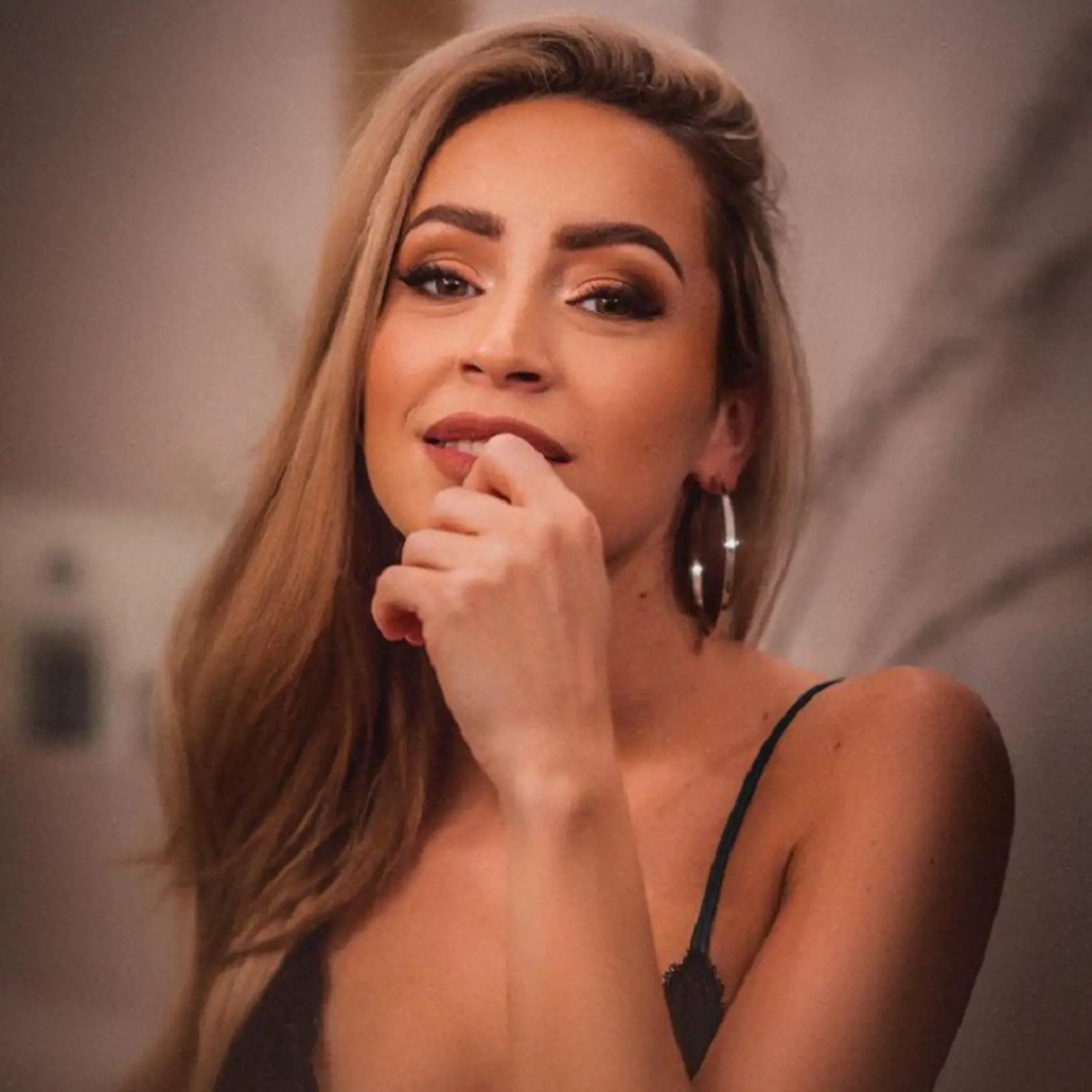 Dominika sa na Instagrame odviazala.