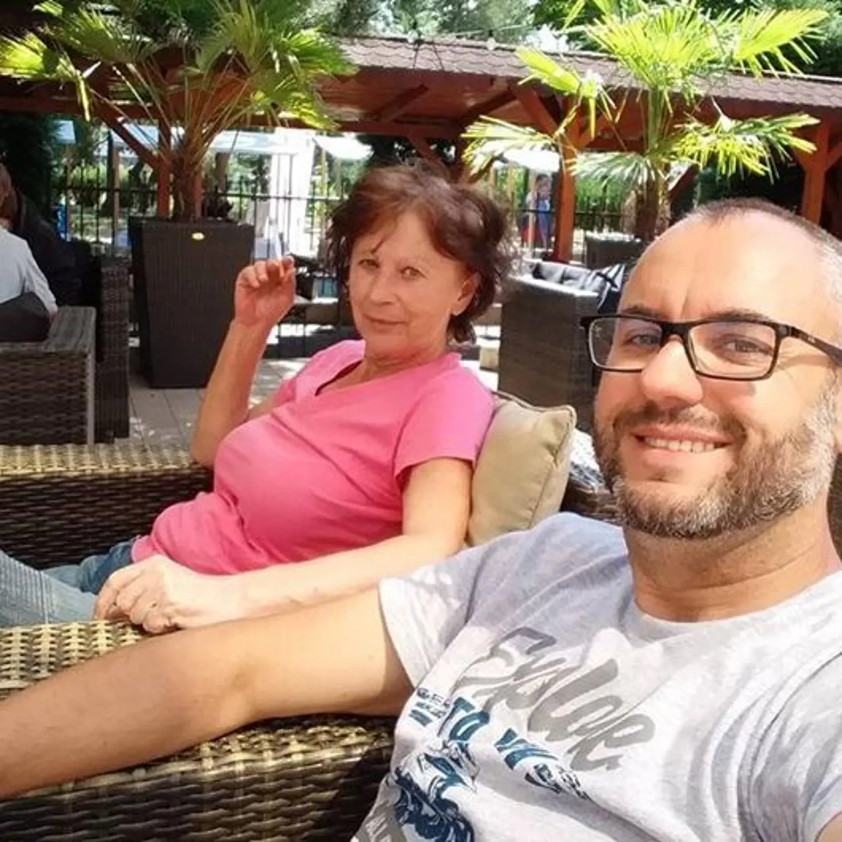 Ivan so svojou mamou na archívnej snímke.