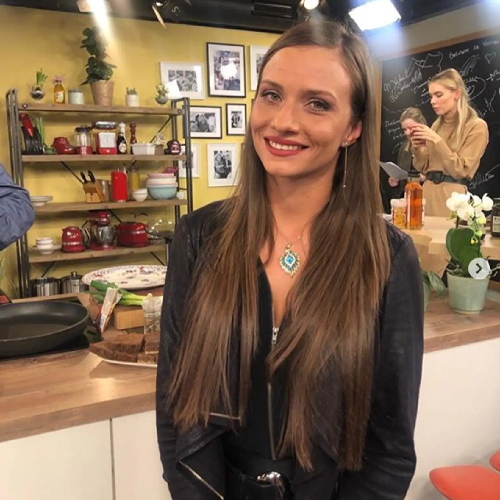 Z nevesty Lucie je brunetka.