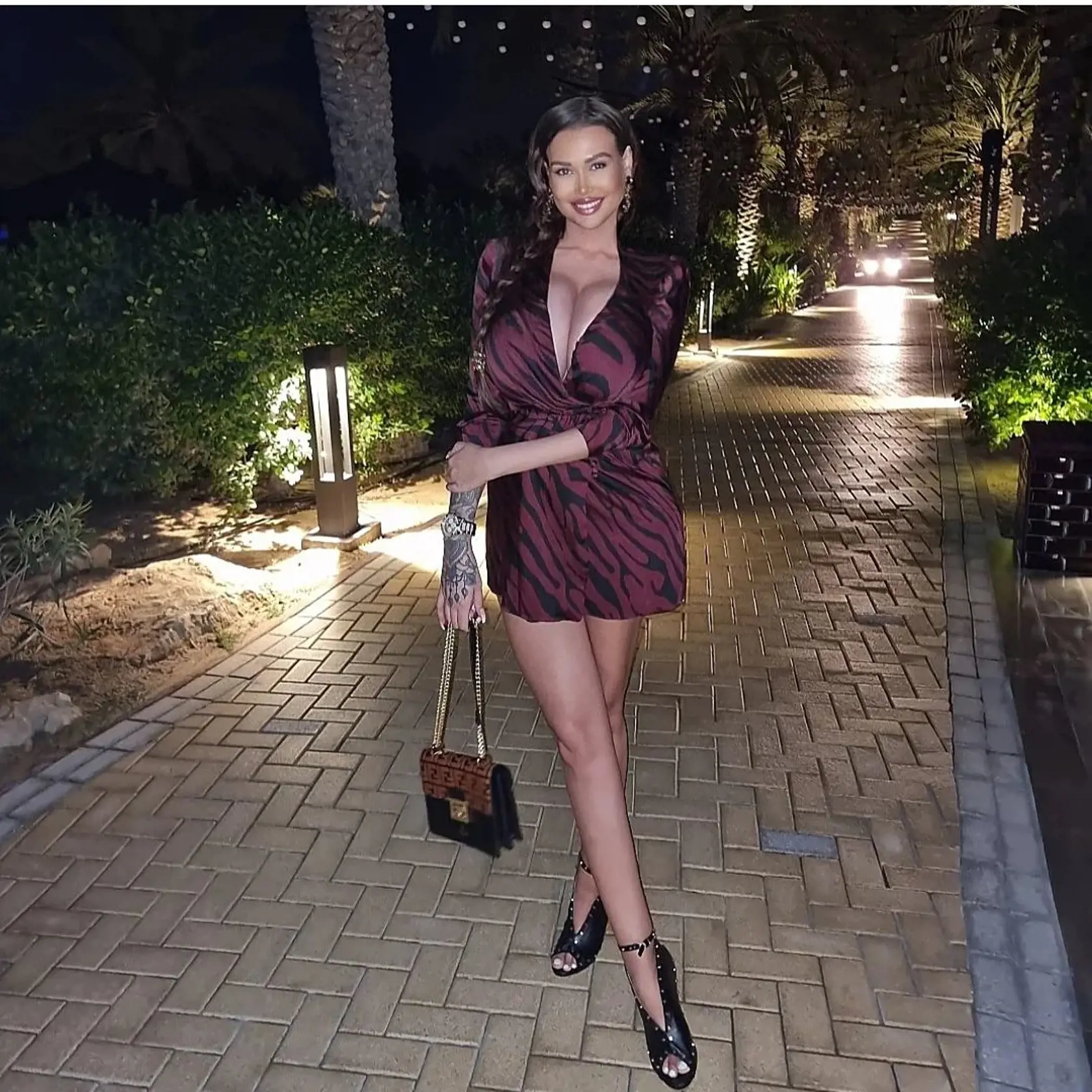 Aj keď rodina ani priateľ ju neobmedzujú, niekoľko komentujúcich premýšľa nad veľkosťou jej oblečenia.