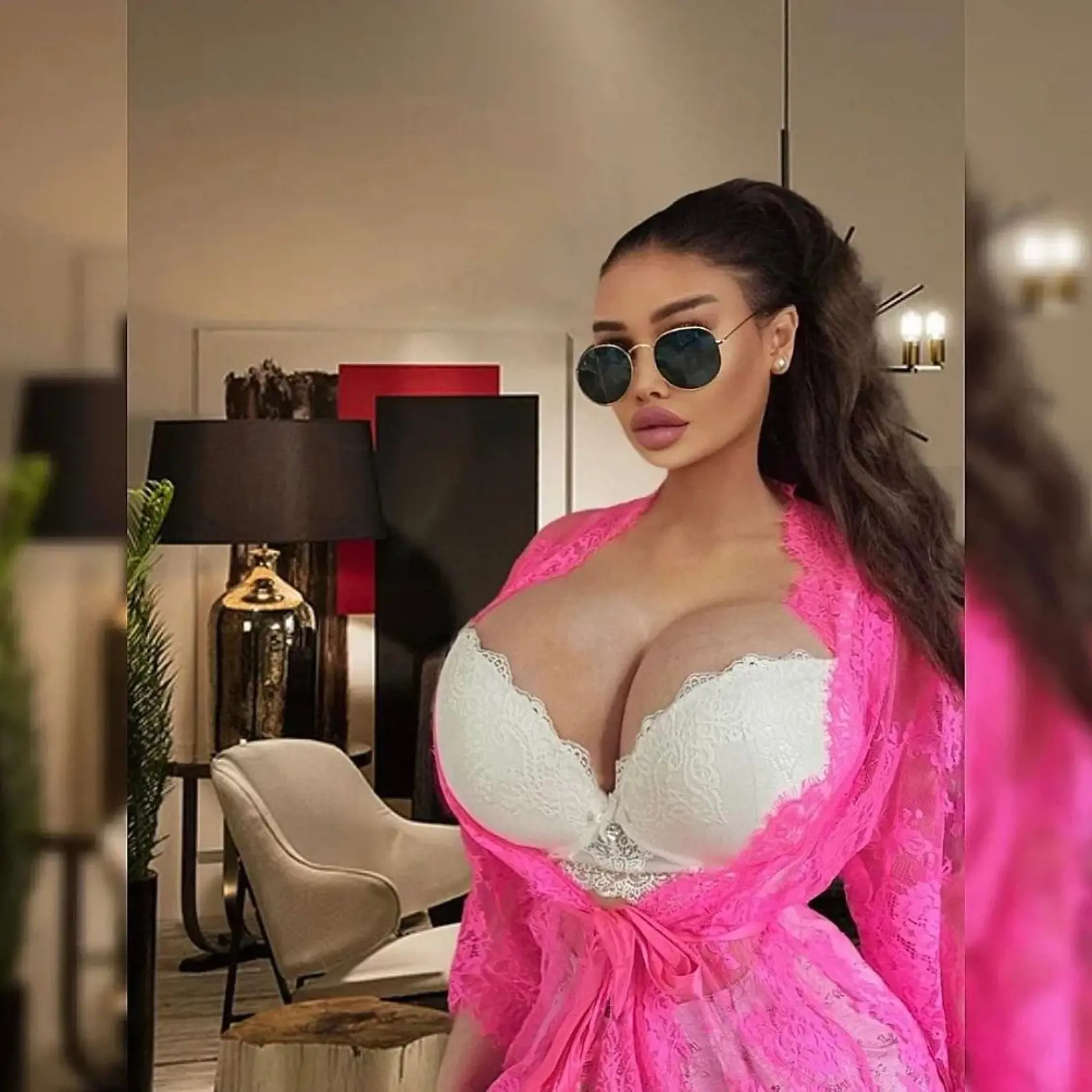 Zarába si aj cez onlyfans.