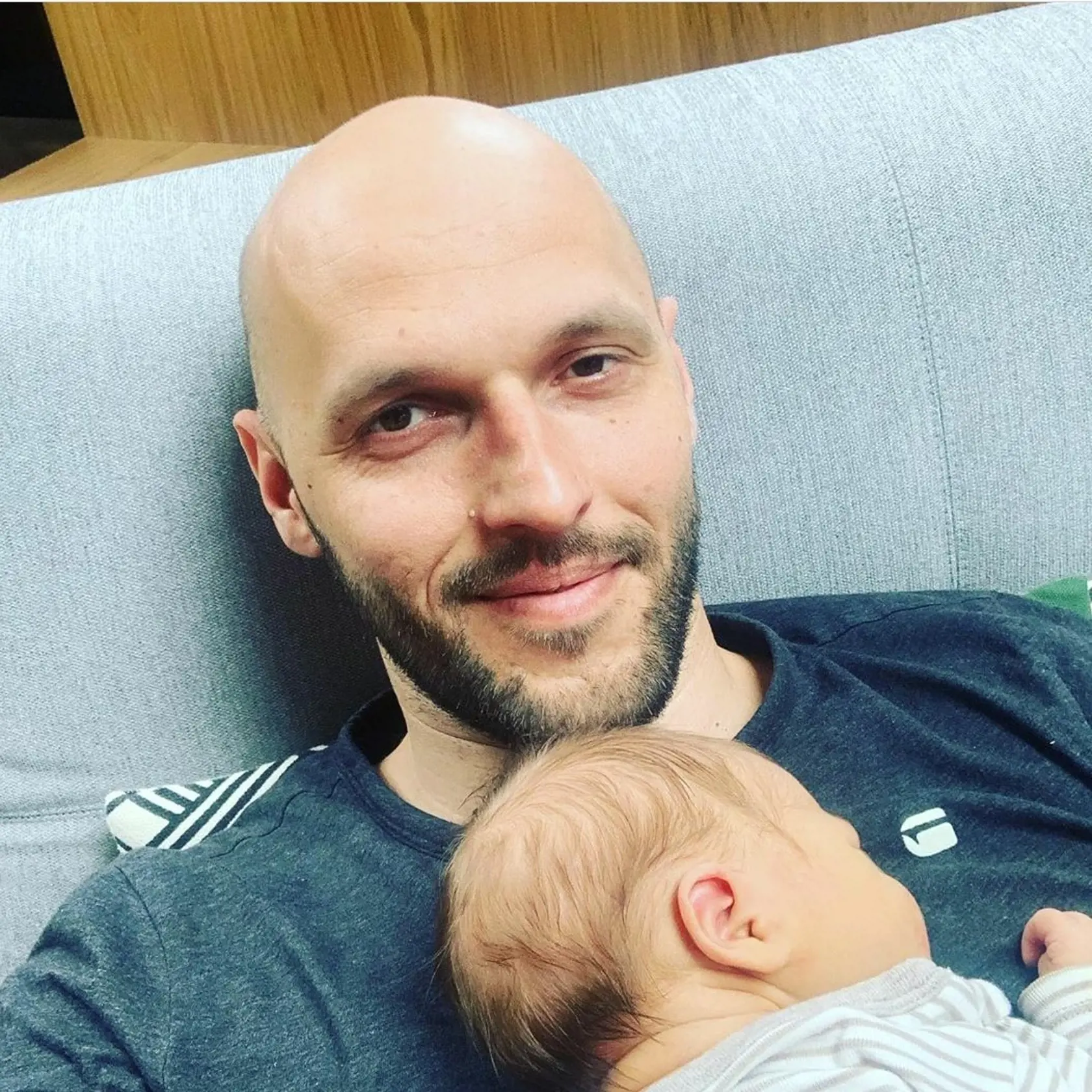 Novopečený otecko Michal Truban s dcérou Marietkou.