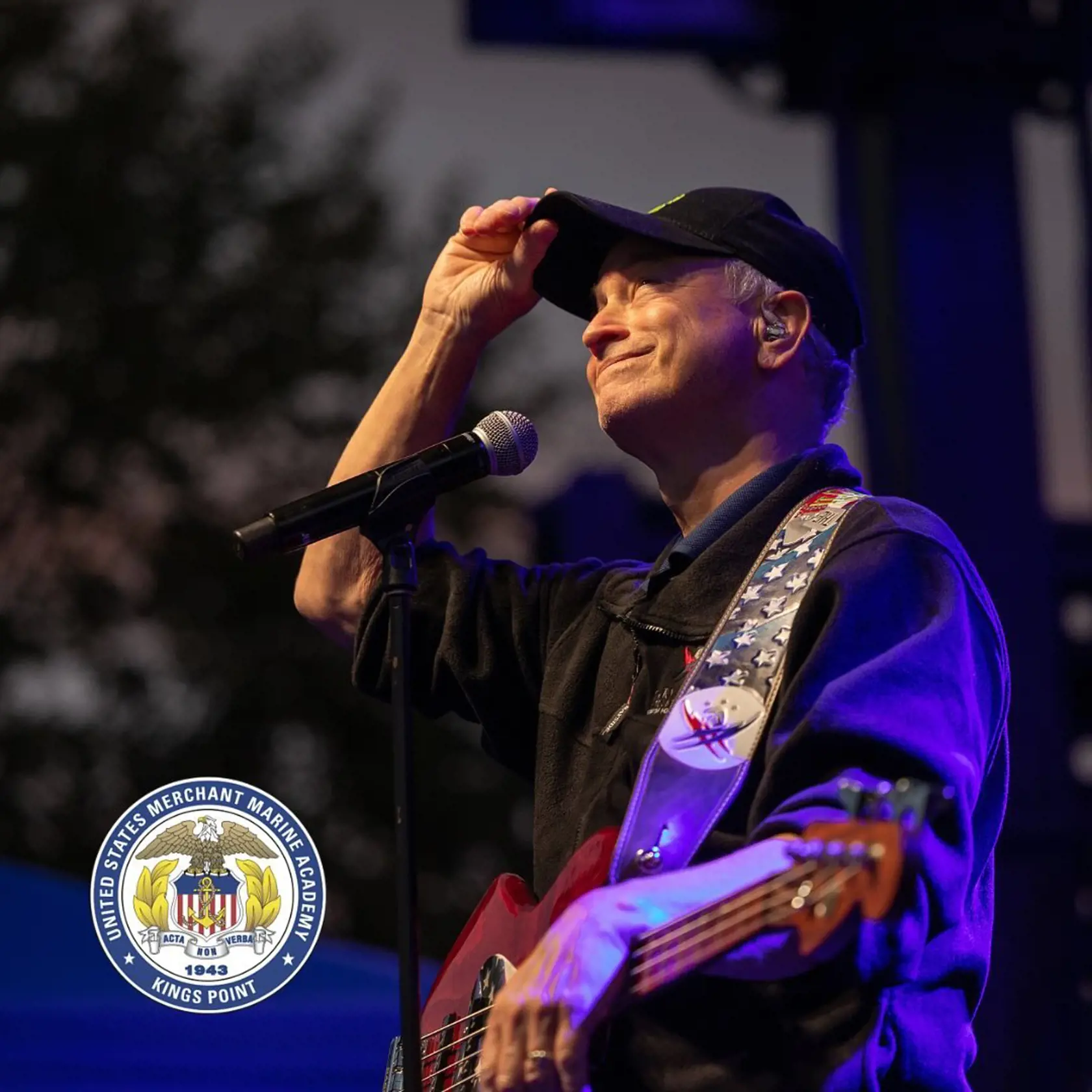 Herec Gary Sinise je tiež nadaným hudobníkom. So skupinou Lt. Dan Band, pomenovanej podľa poručíka Dana z Forresta Gumpa, hráva na vojenských základniach. 