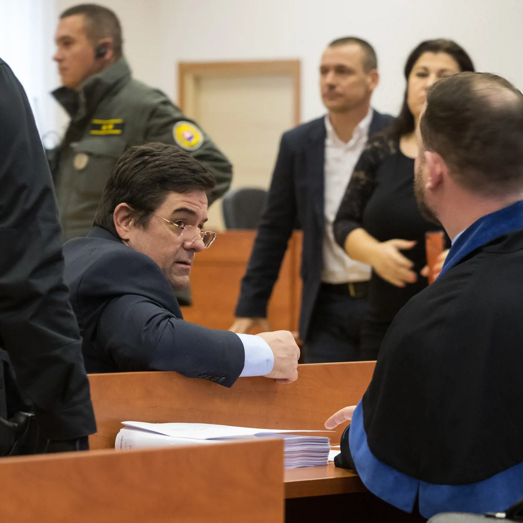 Tretie pojednávanie na Špecializovanom trestnom súde v Pezinku vo veci vraždy investigatívneho novinára Jána Kuciaka a jeho snúbenice Martiny Kušnírovej. Na snímke je Marián Kočner, po ukončení výsluchu Petra Tótha (v pozadí).
