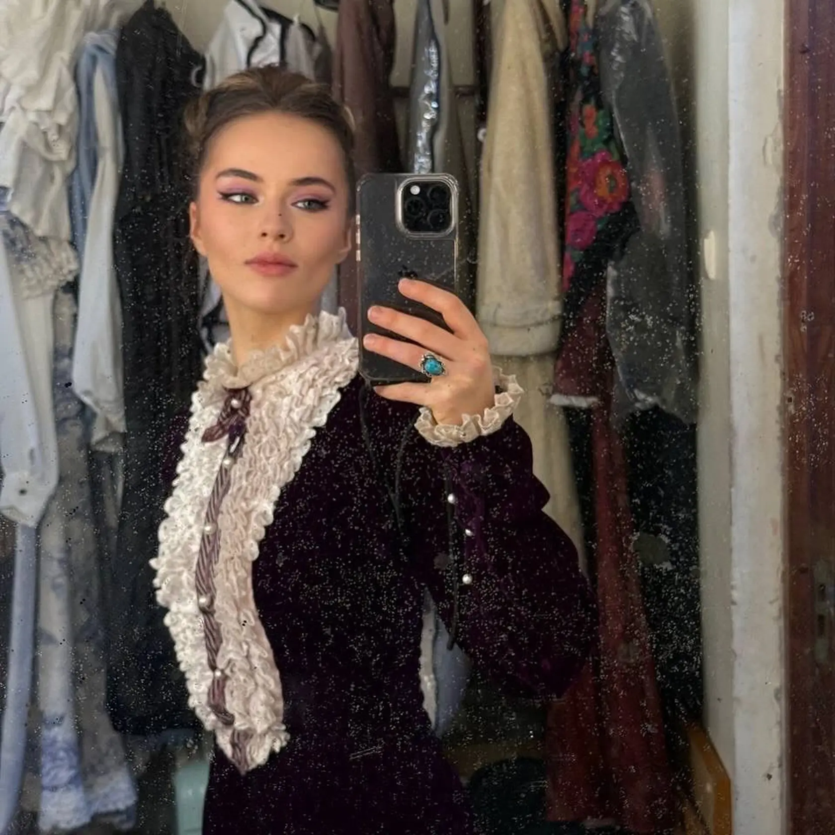 Kristina Pimenova študuje herectvo na strednej škole v Moskve.