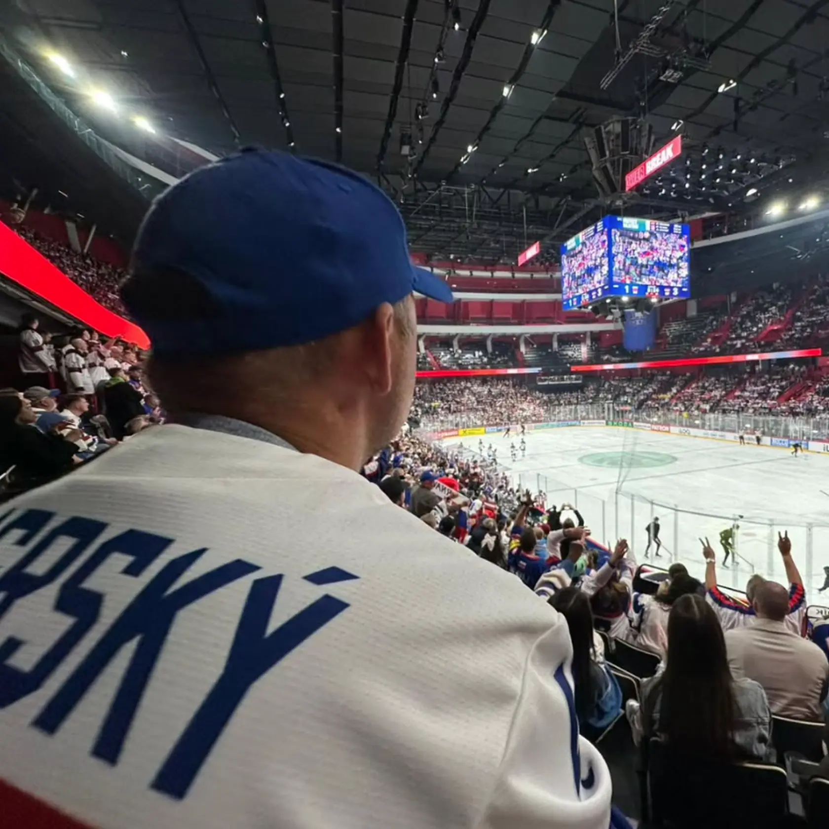 František Majerský v Štokholme zachráni život jednému z fanúšikov Švédska.