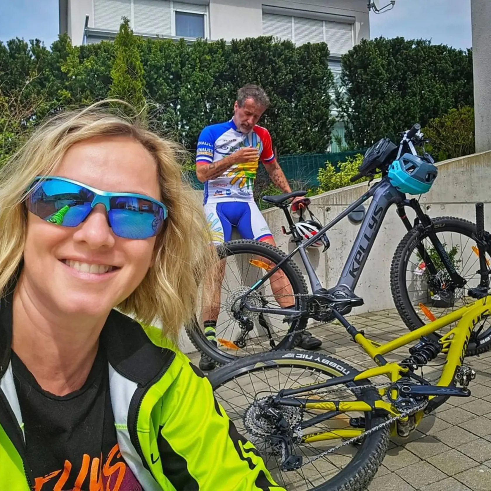 Monika s Jarom nevynechajú chvíľu, keď môžu byť spolu. Takto si spolu vyrazili na bicykle, Monika mala elektrobicykel, preto ten úsmev na tvári :)
