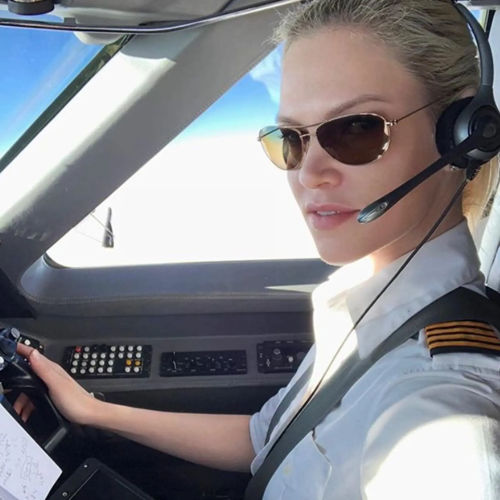 Naďa je v súčasnosti úspešná pilotka a inštruktorka lietania.