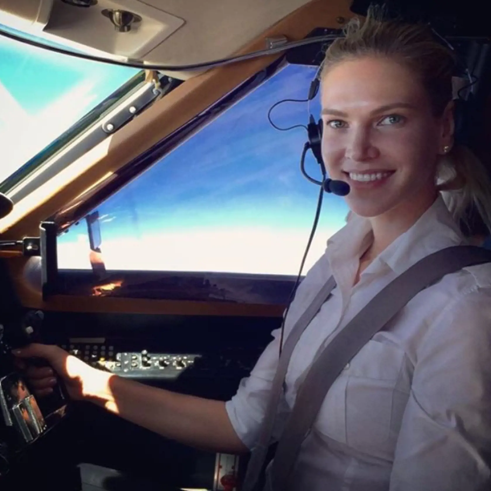Naďa je v súčasnosti úspešná pilotka a inštruktorka lietania.