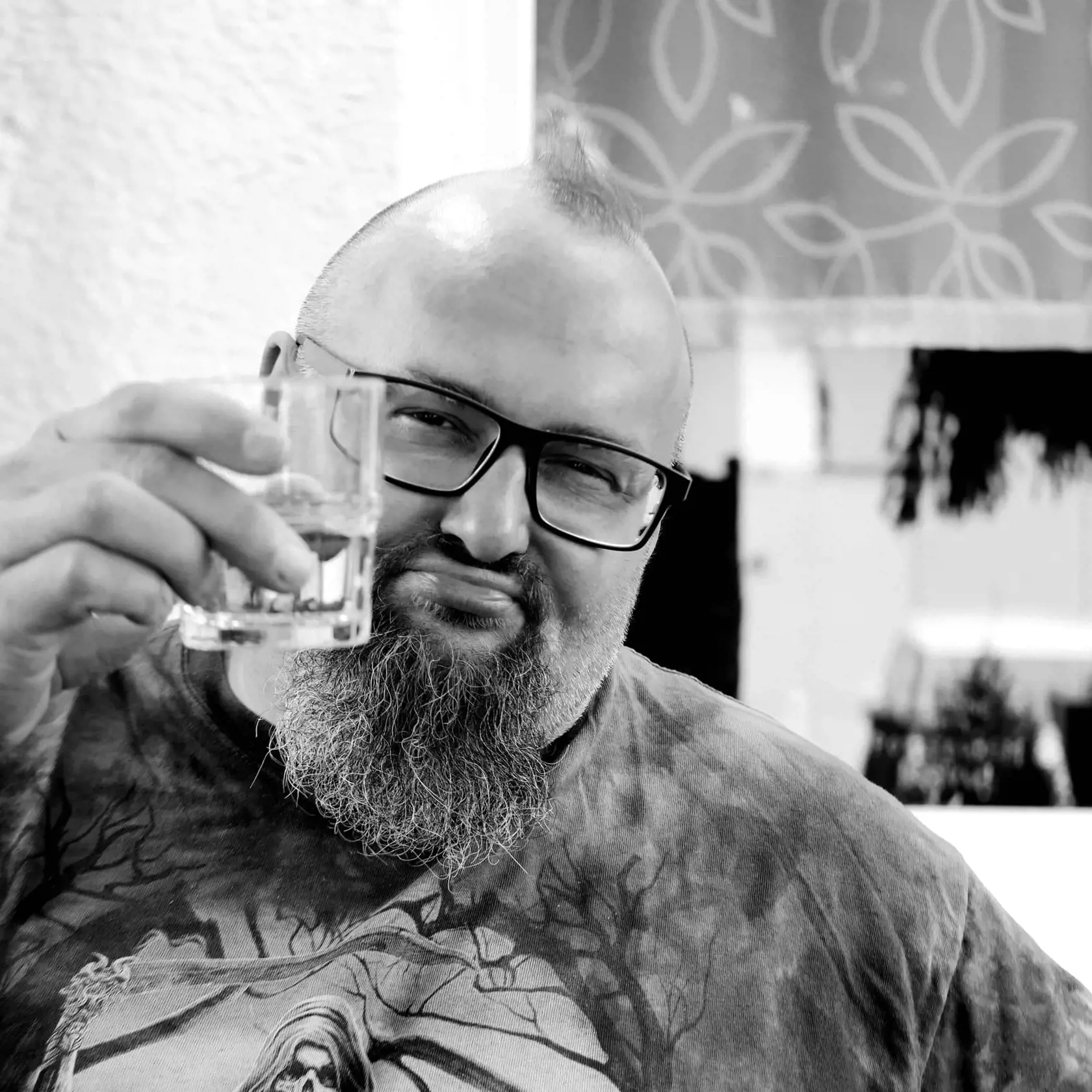 Slovensko obletela ďalšia mimoriadne smutná správa. Nečakane zomrel vo veku 49 rokov známy muzikant a producent Peter Sanchez Saniga, ktorý spolupracoval s mnohými významnými hudobníkmi.