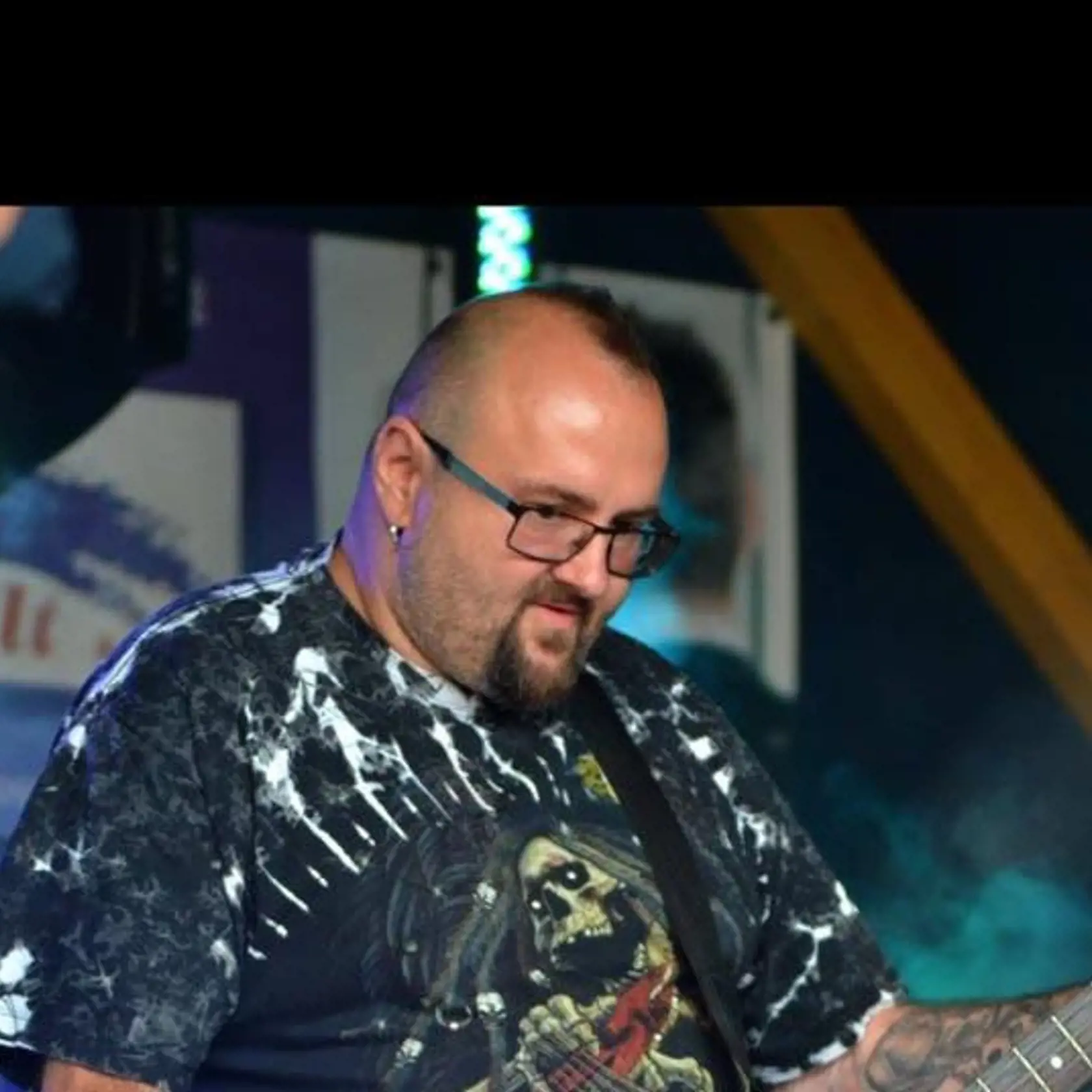 Slovensko obletela ďalšia mimoriadne smutná správa. Nečakane zomrel vo veku 49 rokov známy muzikant a producent Peter Sanchez Saniga, ktorý spolupracoval s mnohými významnými hudobníkmi.