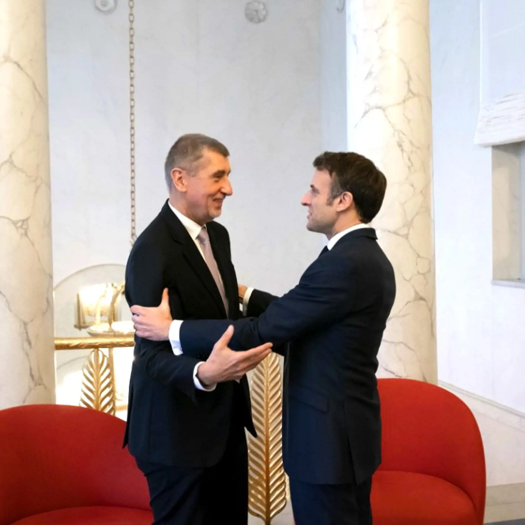 Expremiér ČR a kandidát na prezidenta Andrej Babiš sa v utorok v Paríži v Elyzejskom paláci stretol s francúzskym prezidentom Emmanuelom Macronom. Diskutovali o vojne na Ukrajine a riešení energetickej krízy v Európe.