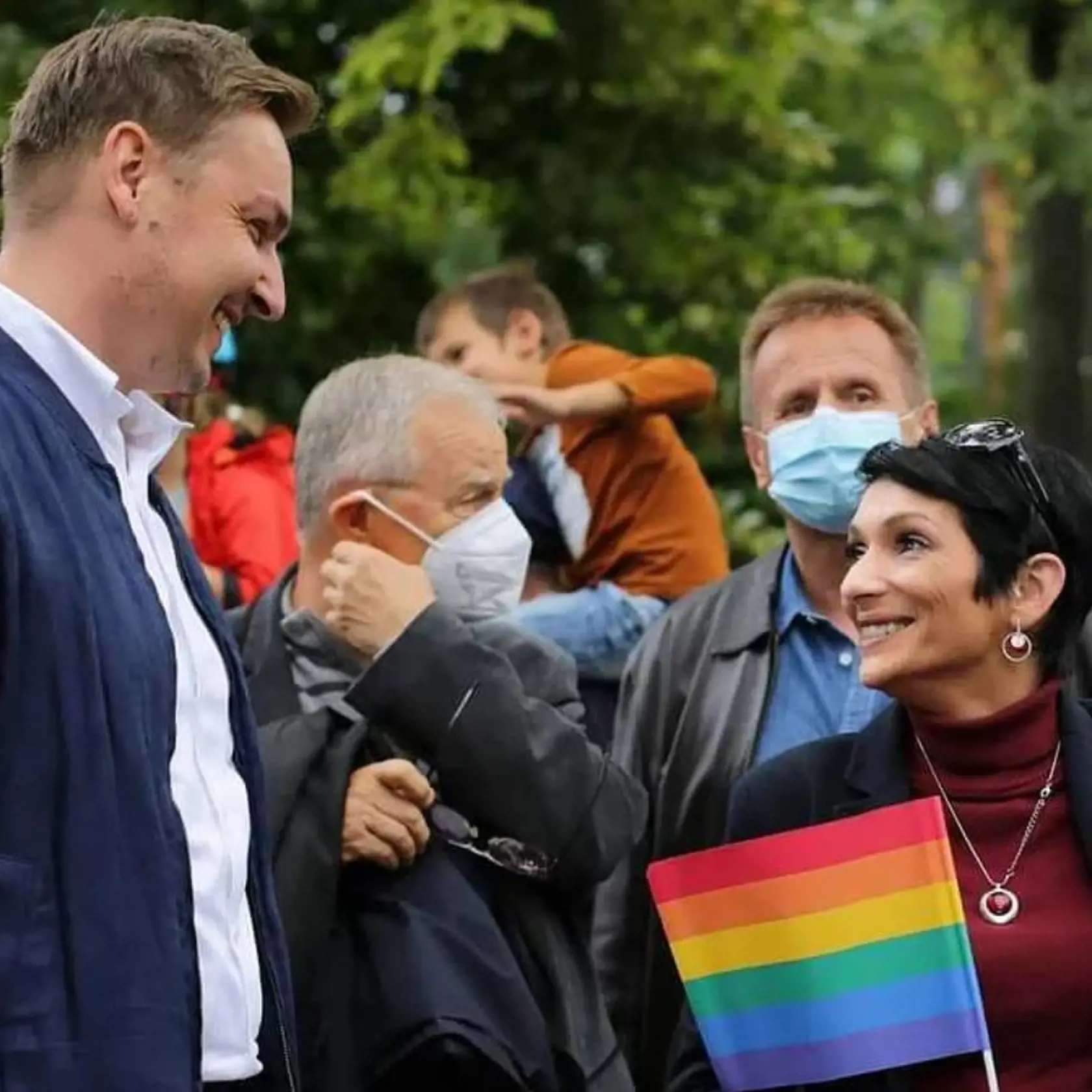 "„O tom, ako sa s Rómami porátať tak, aby nám boli čo najmenej na očiach, som počula napr. také sprostosti, ako ich treba nalodiť na plťky a pustiť riekou do Rumunska, alebo vysťahovať za Ural, alebo nech si v lese vykopú jamy a žijú v nich," reagovala Bihariová na návrh zákona z dielne OĽANO.