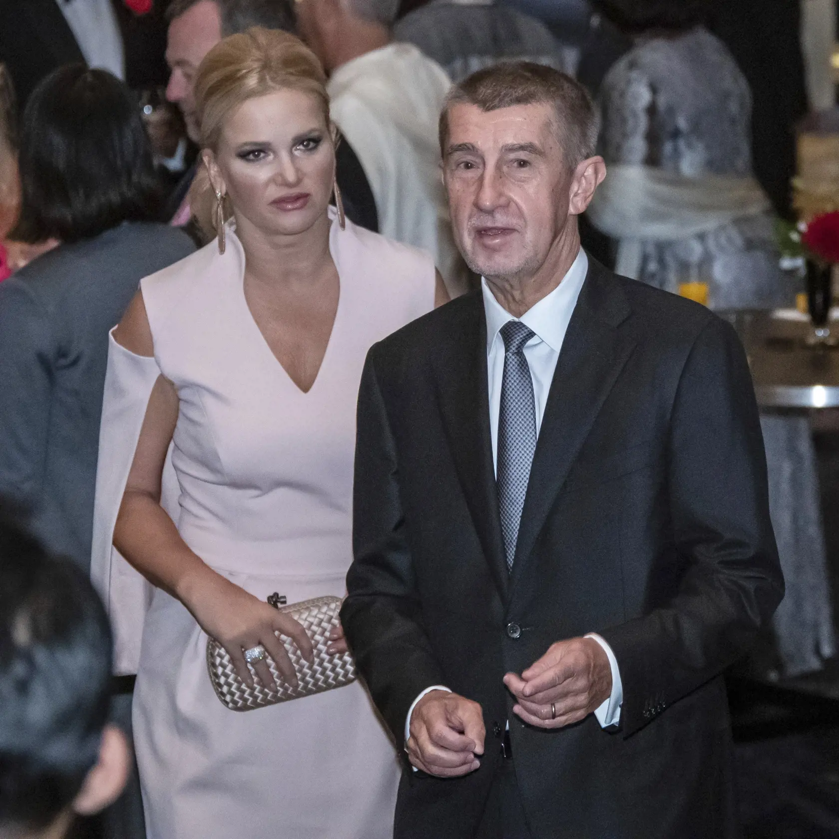 Monika Babišová s manželom a českým premiérom Andrejom Babišom na slávnostnej návšteve Tokia pri príležitosti intronizácie nového japonského cisára Naruhita.