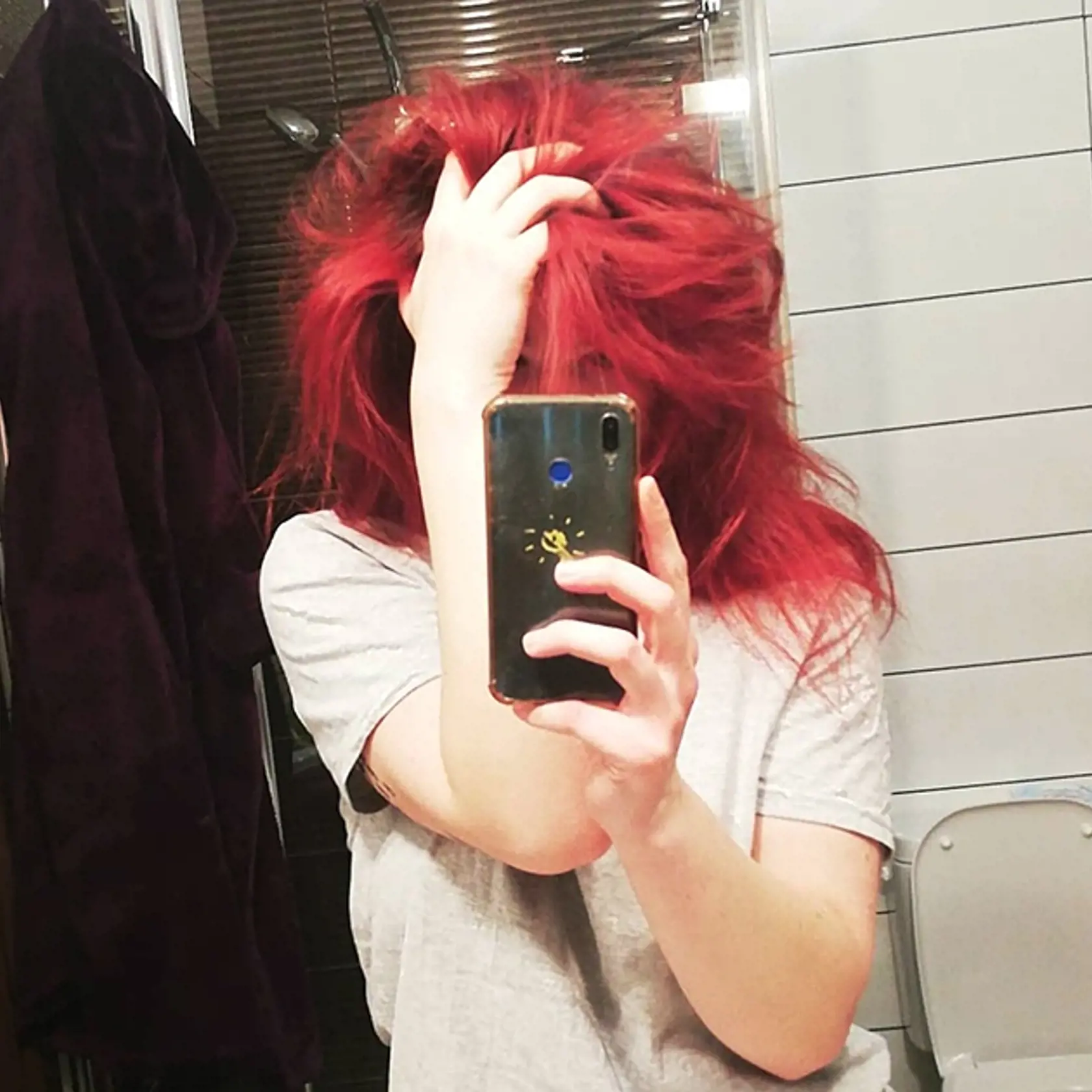 Kedysi jej sociálne siete nepomáhali, dnes áno. Nájdete ju pod menom Porušená holka, kde pomáha aj druhým.