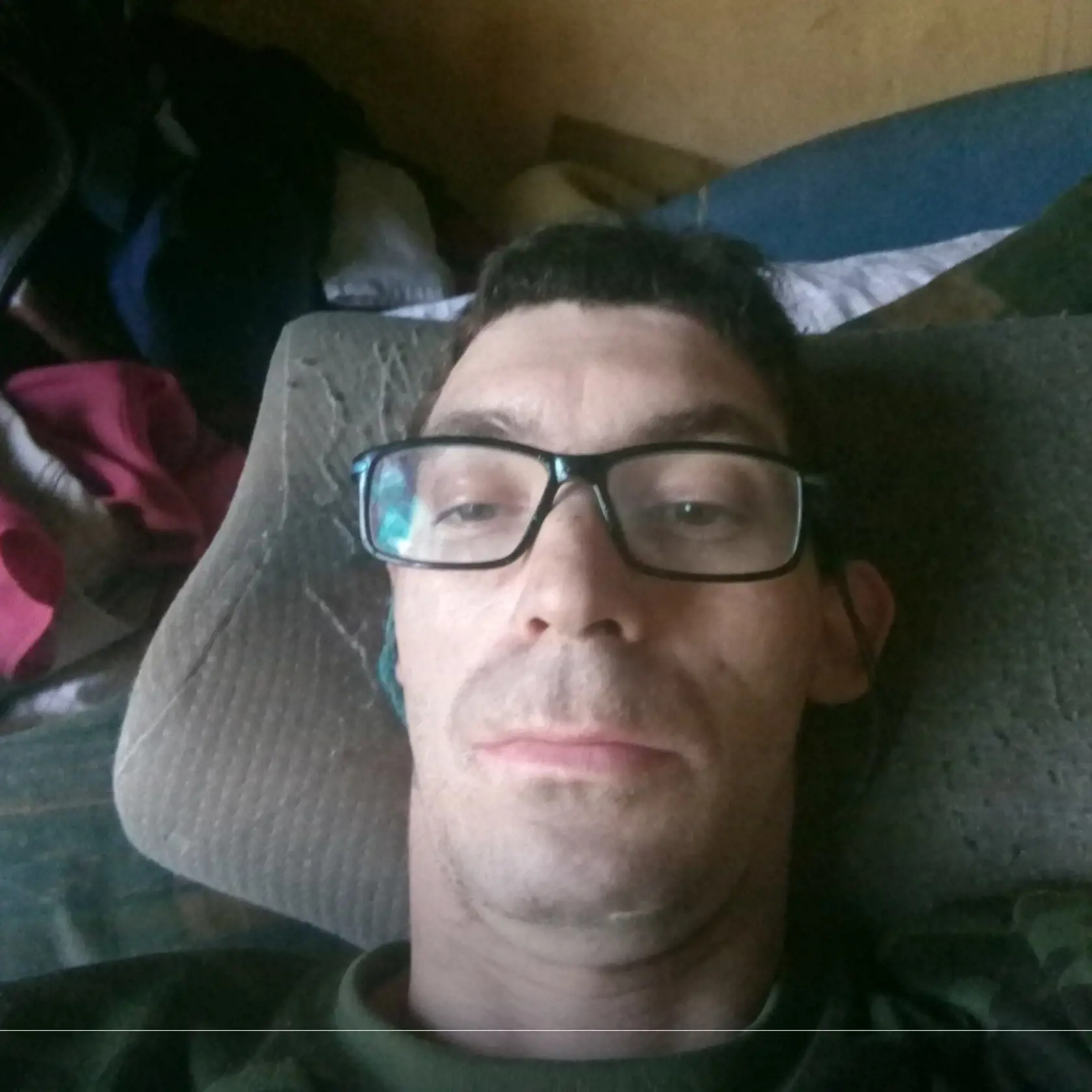 Mladík sa zjavne rád fotí.
