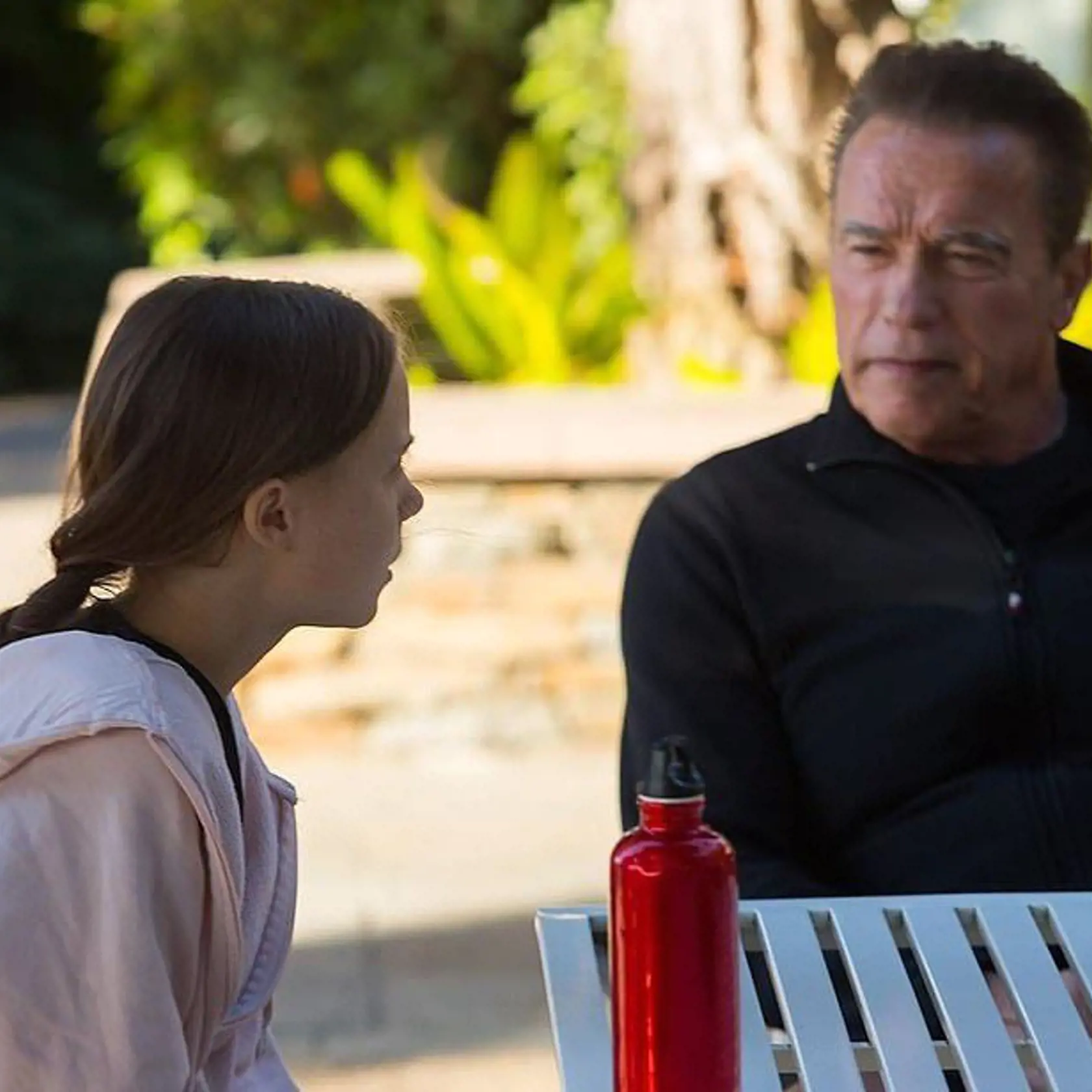 Arnold Schwarzenegger, herec, politik a klimatický aktivista, sa v Santa Monice stretol so 16-ročnou organizátorkou iniciatívy Piatky za budúcnosť Gretou Thunberg.