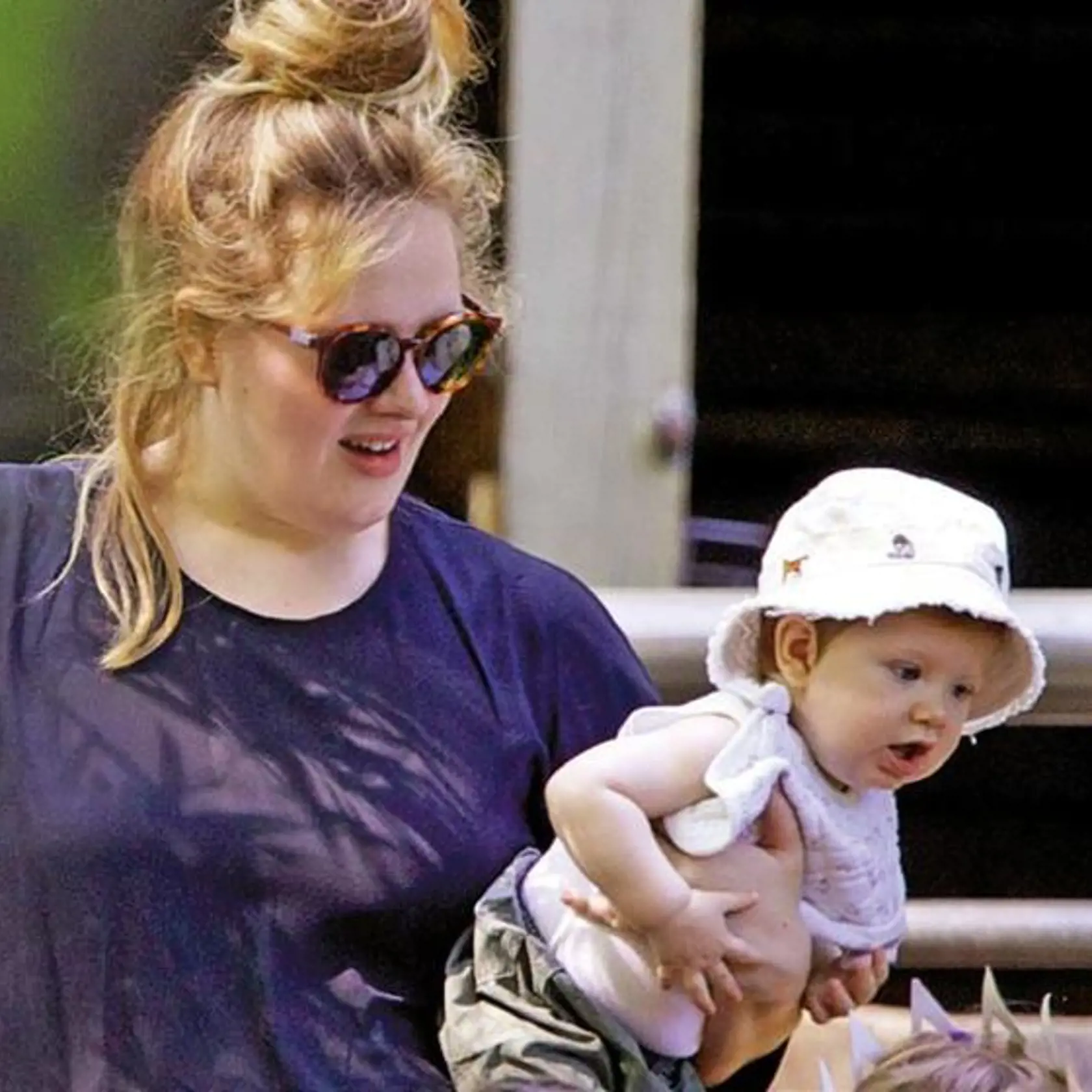 Adele so synom  Angelom.