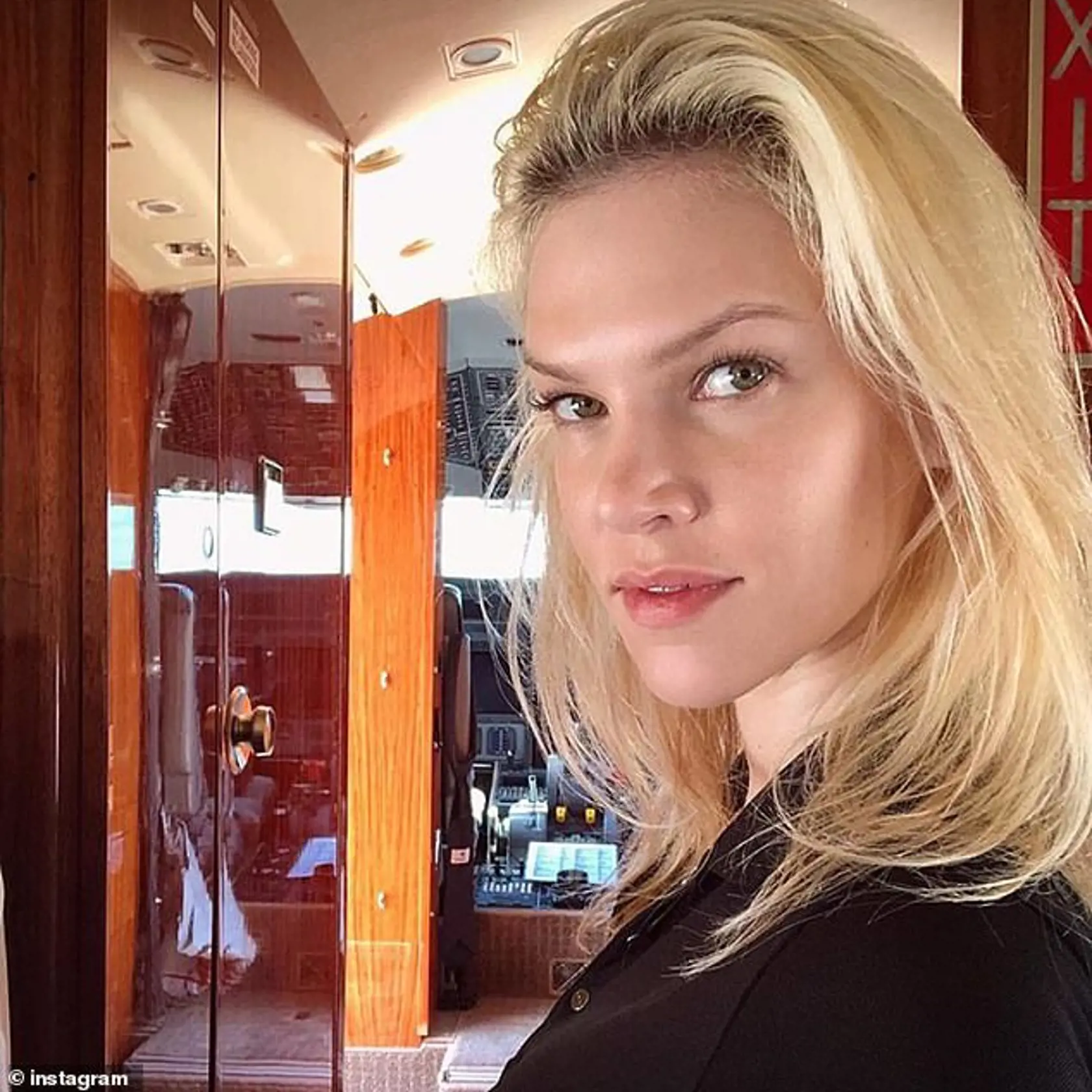 Naďa Marcinková, slovenská exmodelka a licencovaná pilotka, ktorá je podľa zahraničných médií zapletená do pedofilného škandálu známeho amerického miliardára Jeffreyho Epsteina.