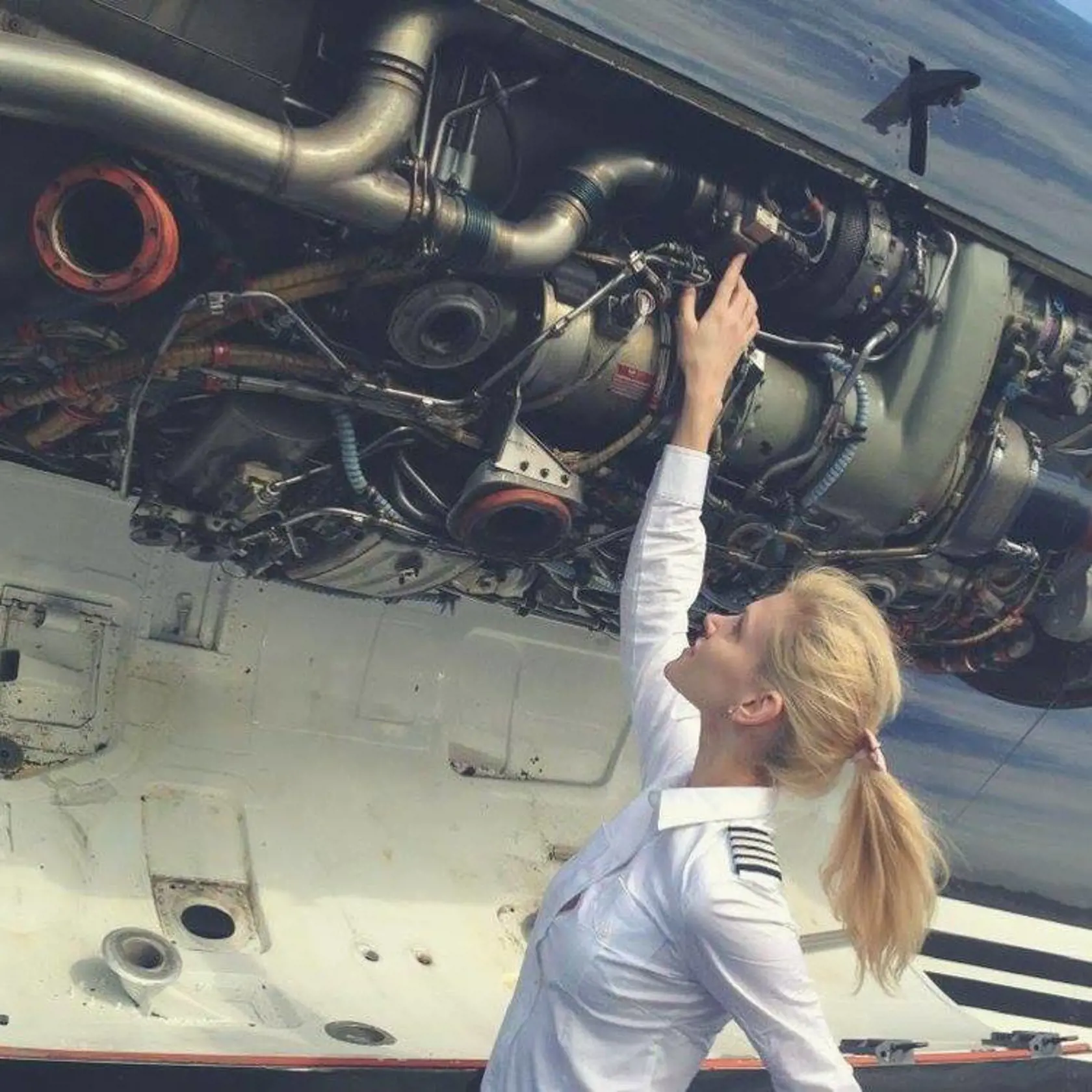 Naďa Marcinková, slovenská exmodelka a licencovaná pilotka, ktorá je podľa zahraničných médií zapletená do pedofilného škandálu známeho amerického miliardára Jeffreyho Epsteina.