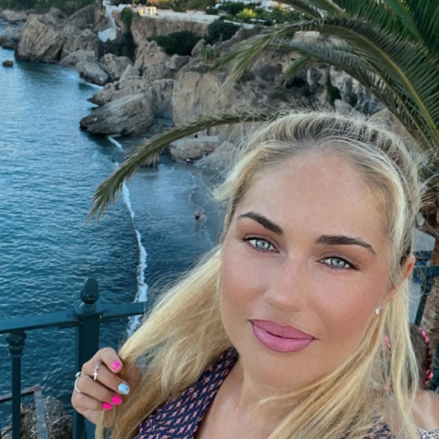 Mária Kukučová: Angličanov pobúrilo, ako si užíva slobodu. Na najnovšej fotke pózuje v meste Nerja.