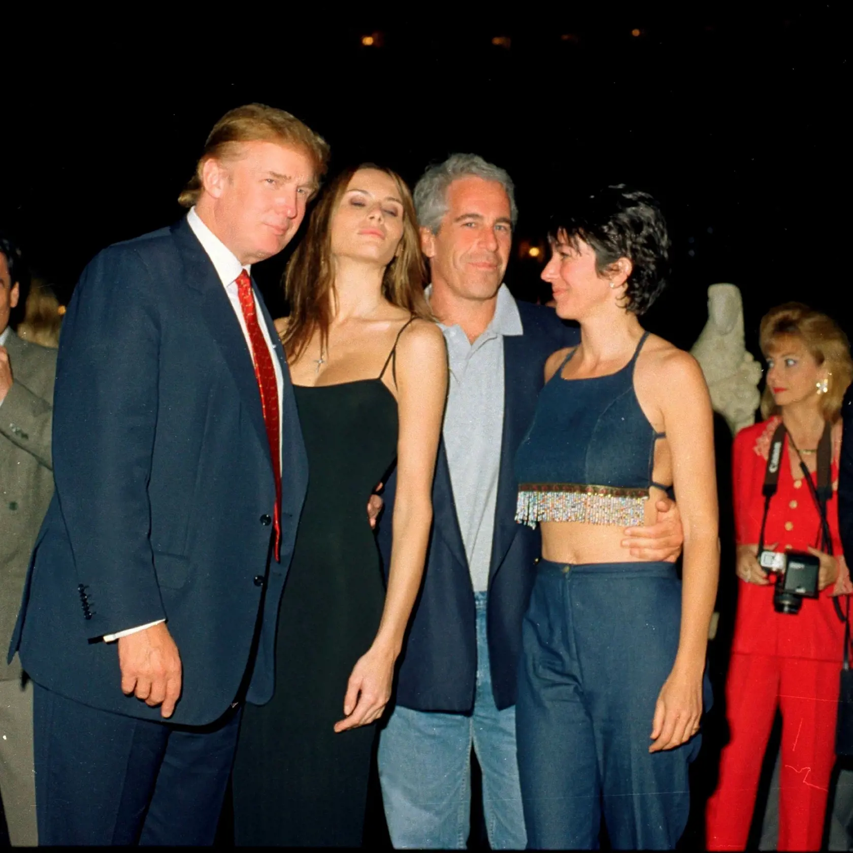 Epstein mal priateľov na najvyšších miestach, poznal sa, napríklad, aj s Trumpom a Melaniou.