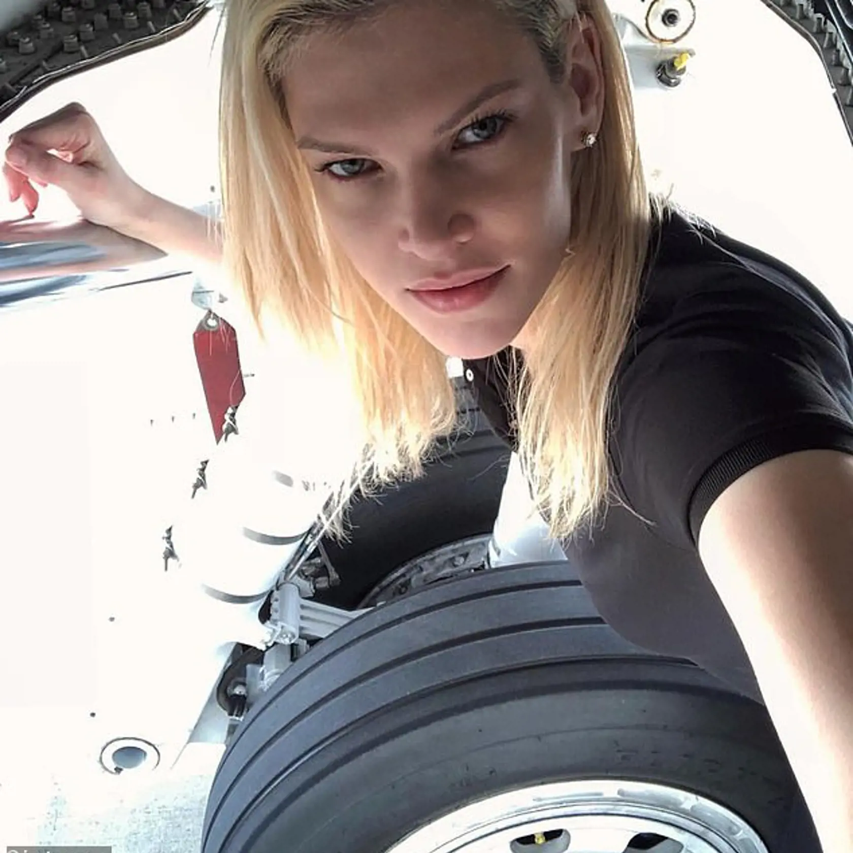 Naďa Marcinková, slovenská exmodelka a licencovaná pilotka, ktorá je podľa zahraničných médií zapletená do pedofilného škandálu známeho amerického miliardára Jeffreyho Epsteina.
