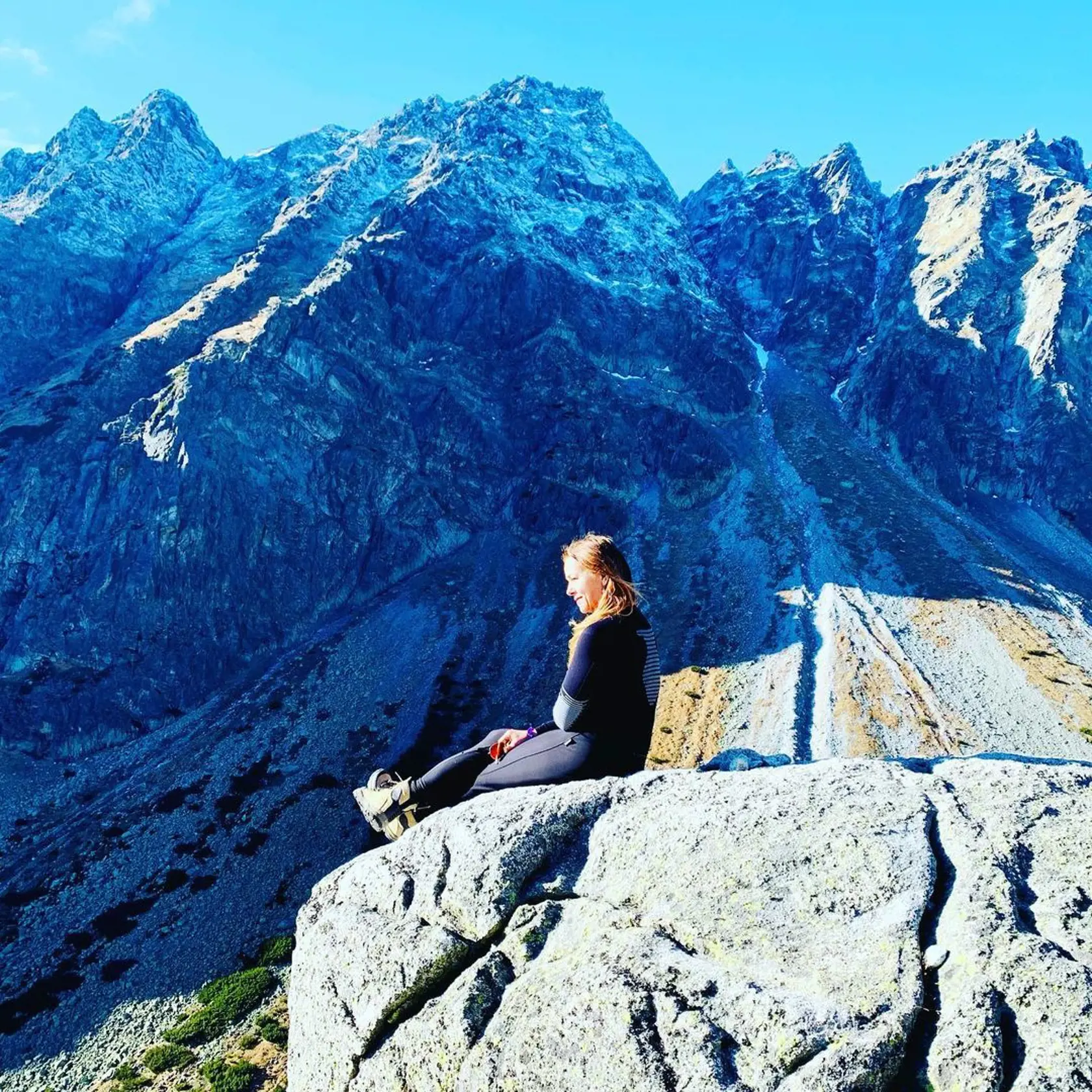 Vlani v novembri, keď naše Tatry praskali vo švíkoch, prešla Petra na ich poľskú stranu. Sedieť a pozerať sa do diali, pripomenie mnoho krásnych spomienok, ale priveje aj nejaké smutné...na tých, ktorí už tu nie sú!