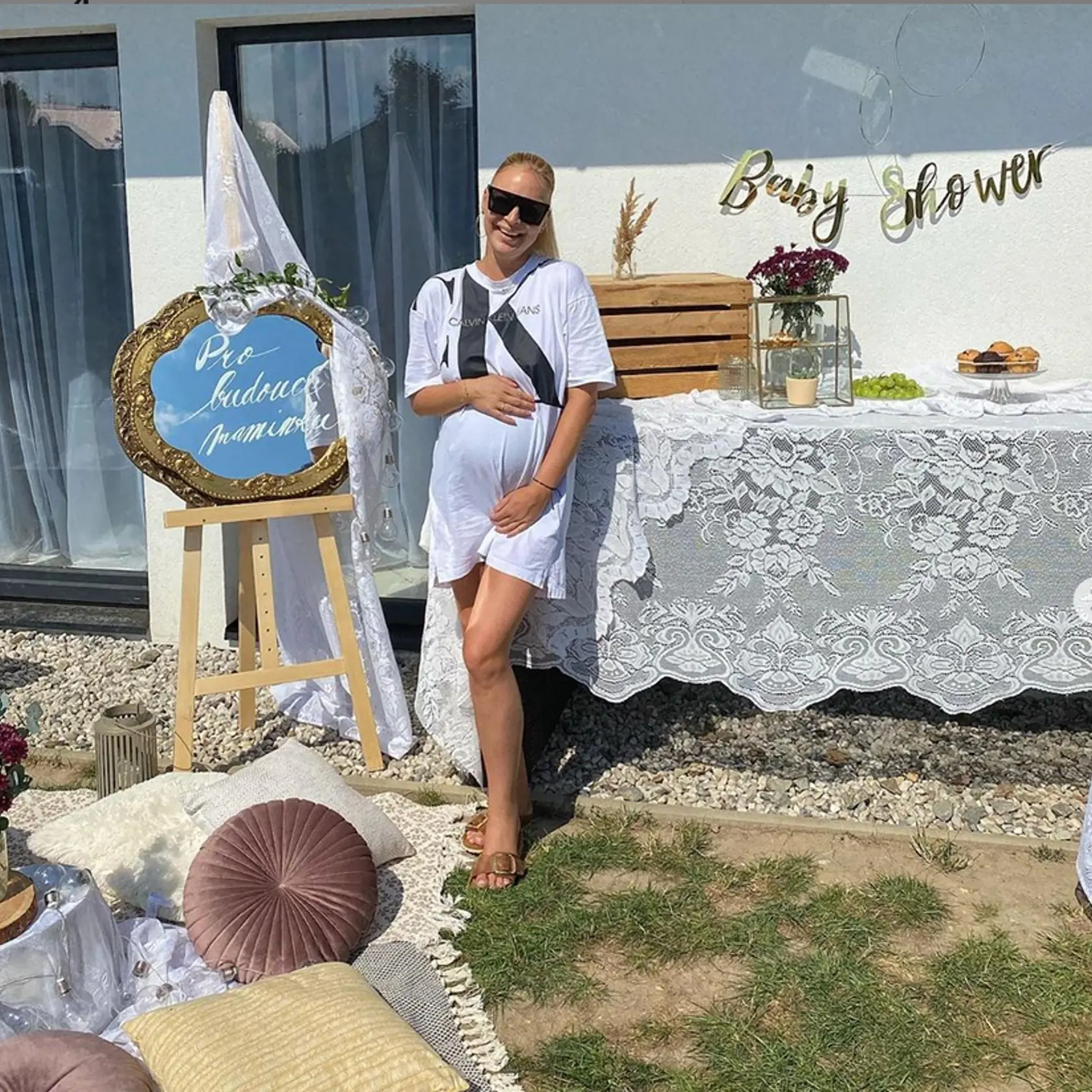 Takúto baby shower dostala ako prekvapenie od priateľov. Napriek tomu, že Markétka a jej blízki vedia, či to bude chlapček alebo dievčatko, pohlavie bábätka doteraz verejnosti neprezradila….toto tajomstvo si zrejme chcú ešte chvíľku nechať pre seba a najbližšie okolie.