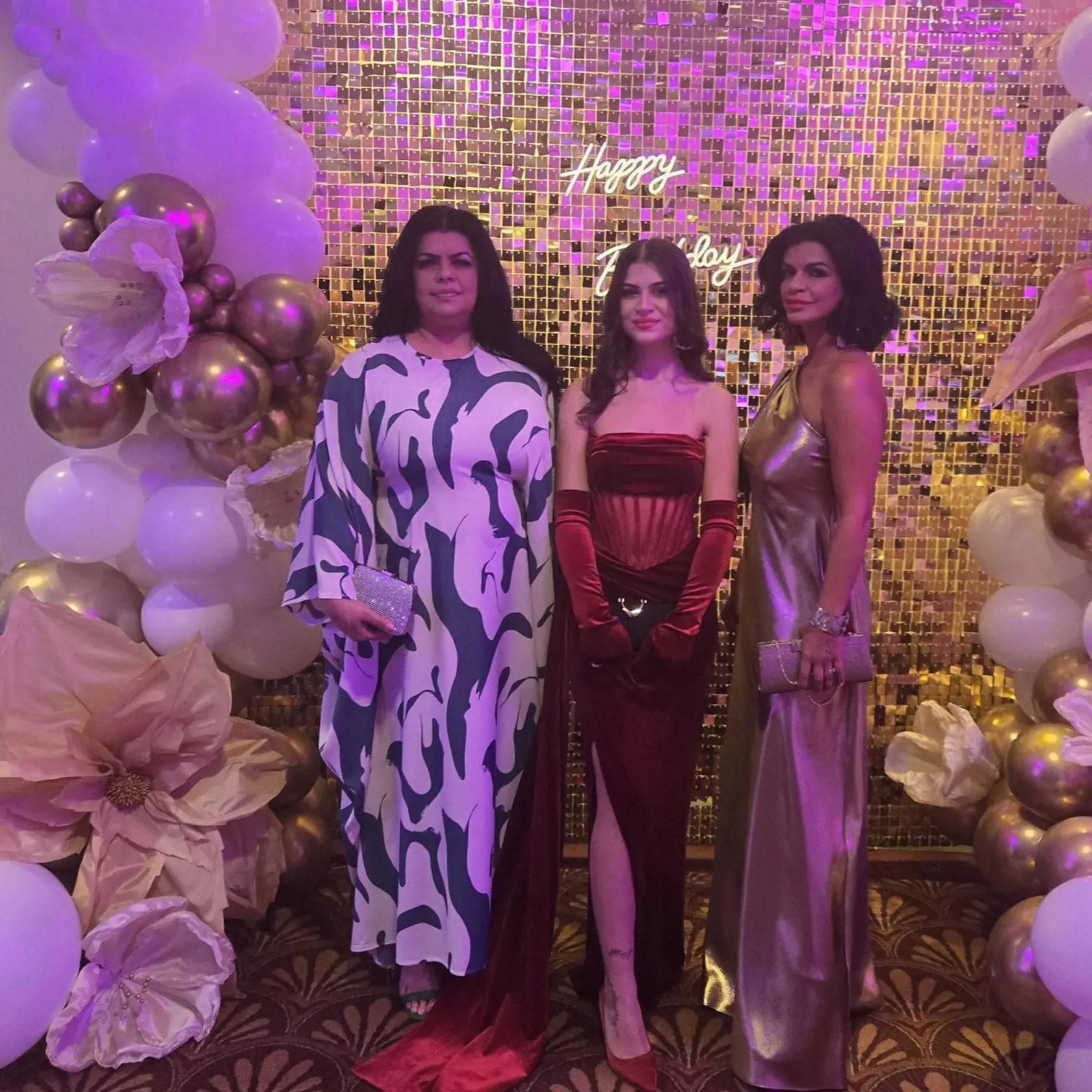 Oslava 18. narodením Štefana "Picúrka" Banyáka: Dámy zvolili elegantné dlhé šaty. Na snímke Vanessa Šarköziová s mamou Silviou.
