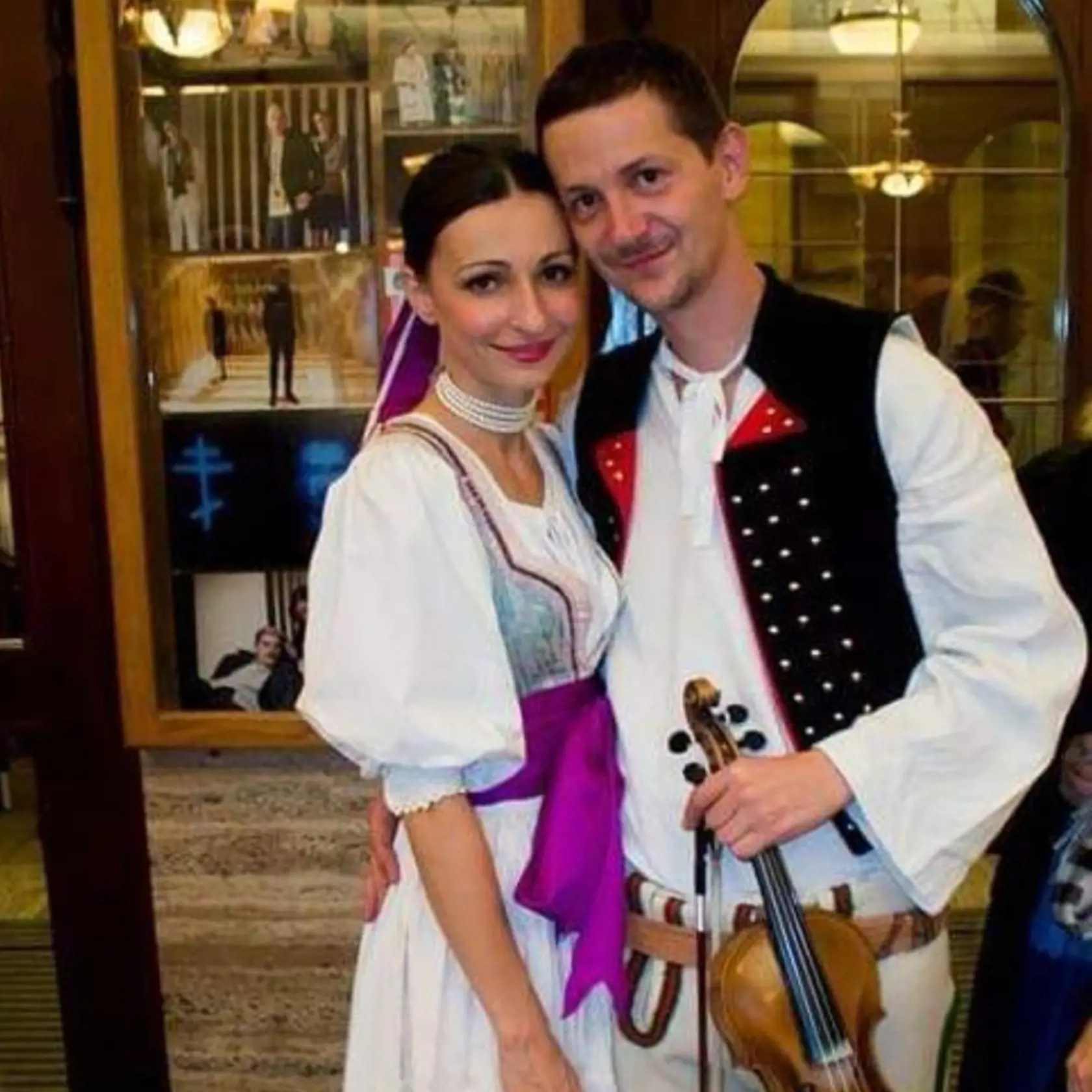 Ján bol hudobník telom aj dušou. Aj za manželku si vzal členku folklórneho súboru Rozsutec Danku, s ktorou mal dvoch synov - dvojičky.