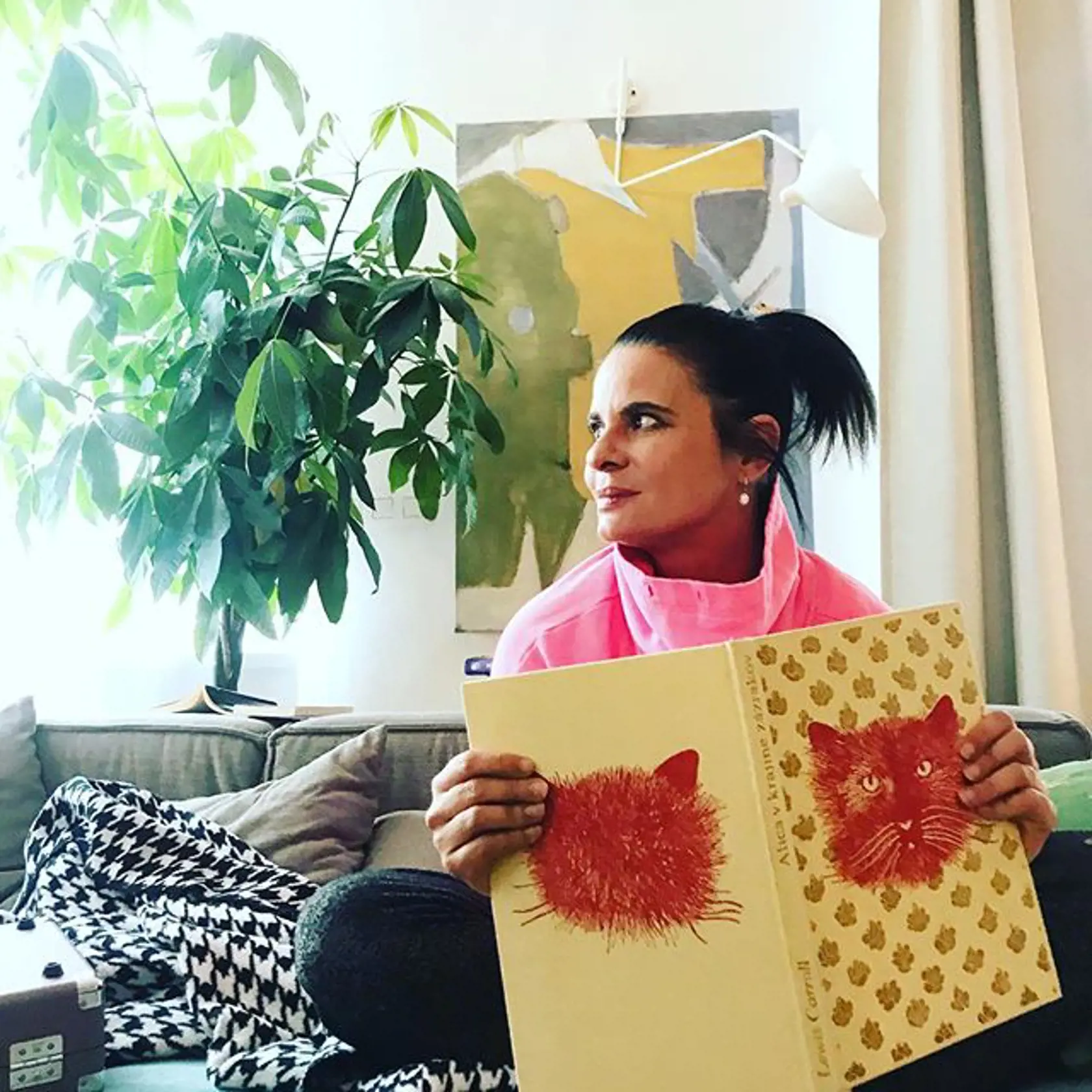 Zuzana miluje knihy a rozprávky.