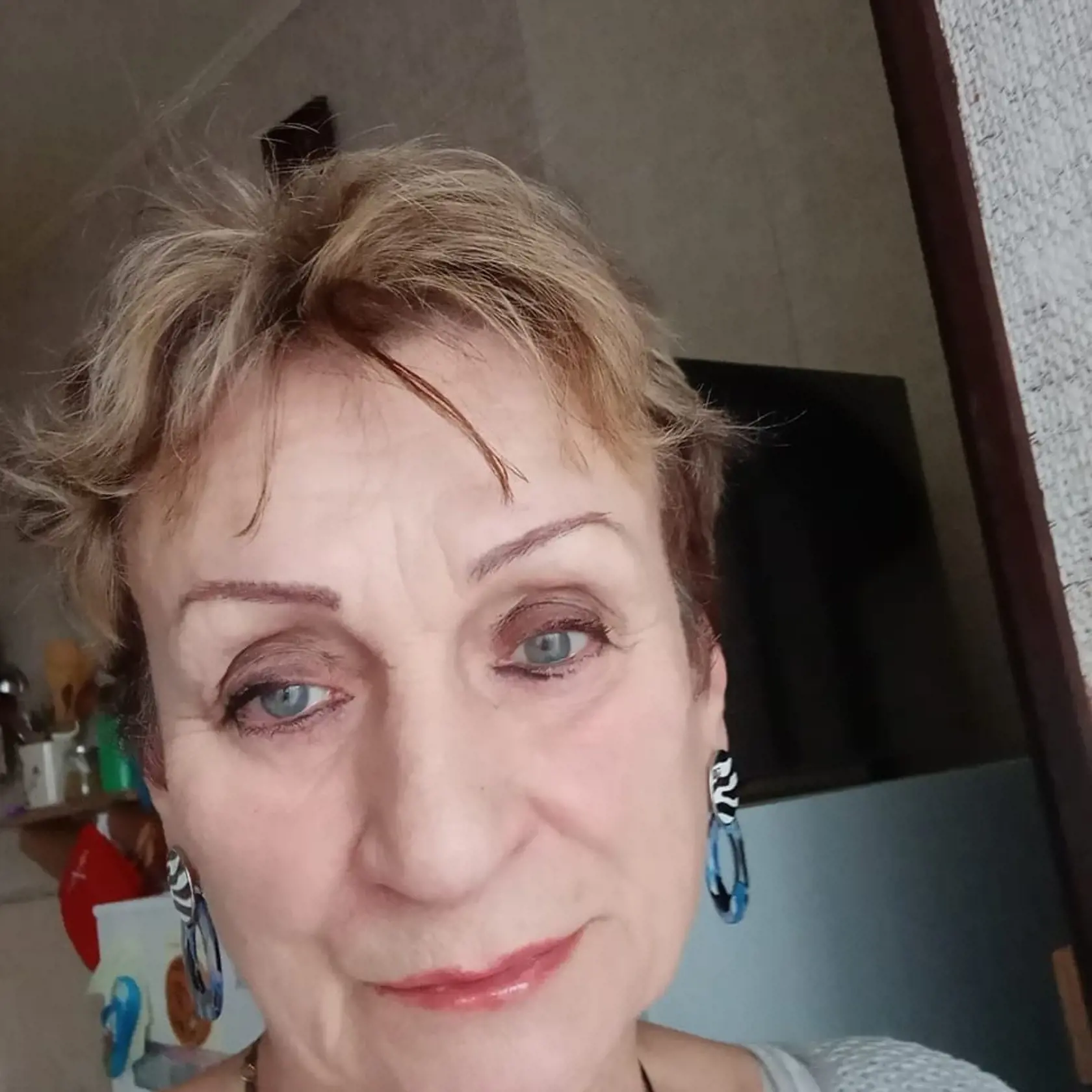 Dagmar: Raz keď mi skončí pracovná doba, nemá mi čo šéf telefonovať. Na rozhovor so šéfom slúži predsa pôda pracoviska.
