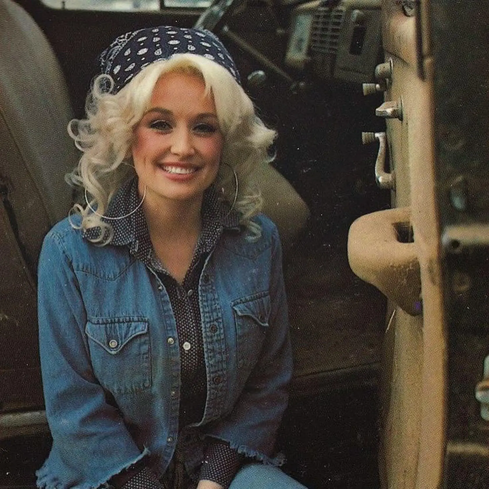 Dolly Parton bola v mladosti nádhernou ženou, ktorá pútala pohľady mužov.