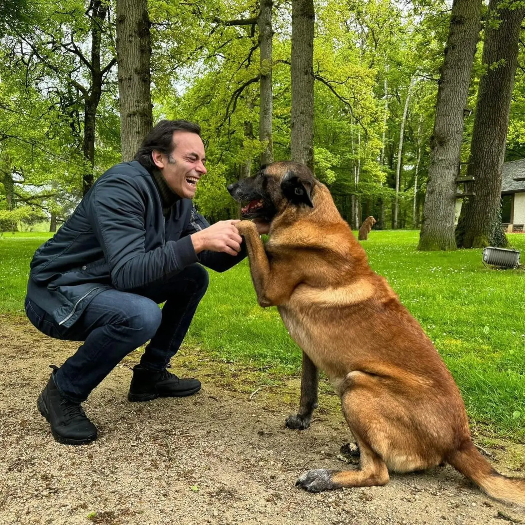 Anthony Delon s posledným psom svojho otca Alaina meno Loubo.