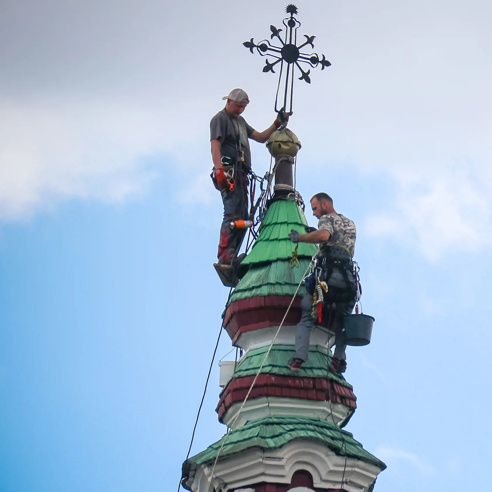 Michal maká vo výškach. 