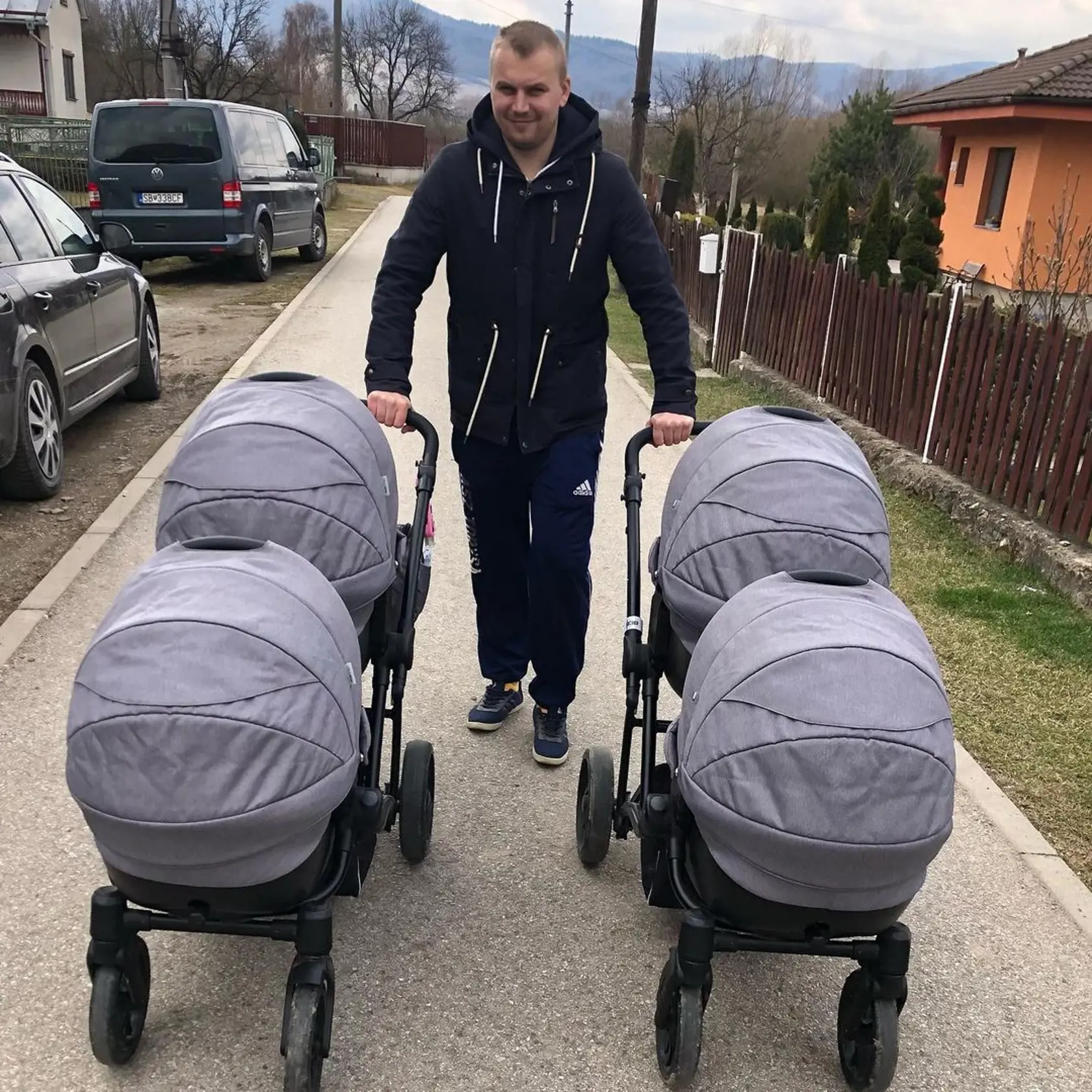 Či je zima, či teplo, či prší, či sneží, prechádzka musí byť.  (archívne foto)