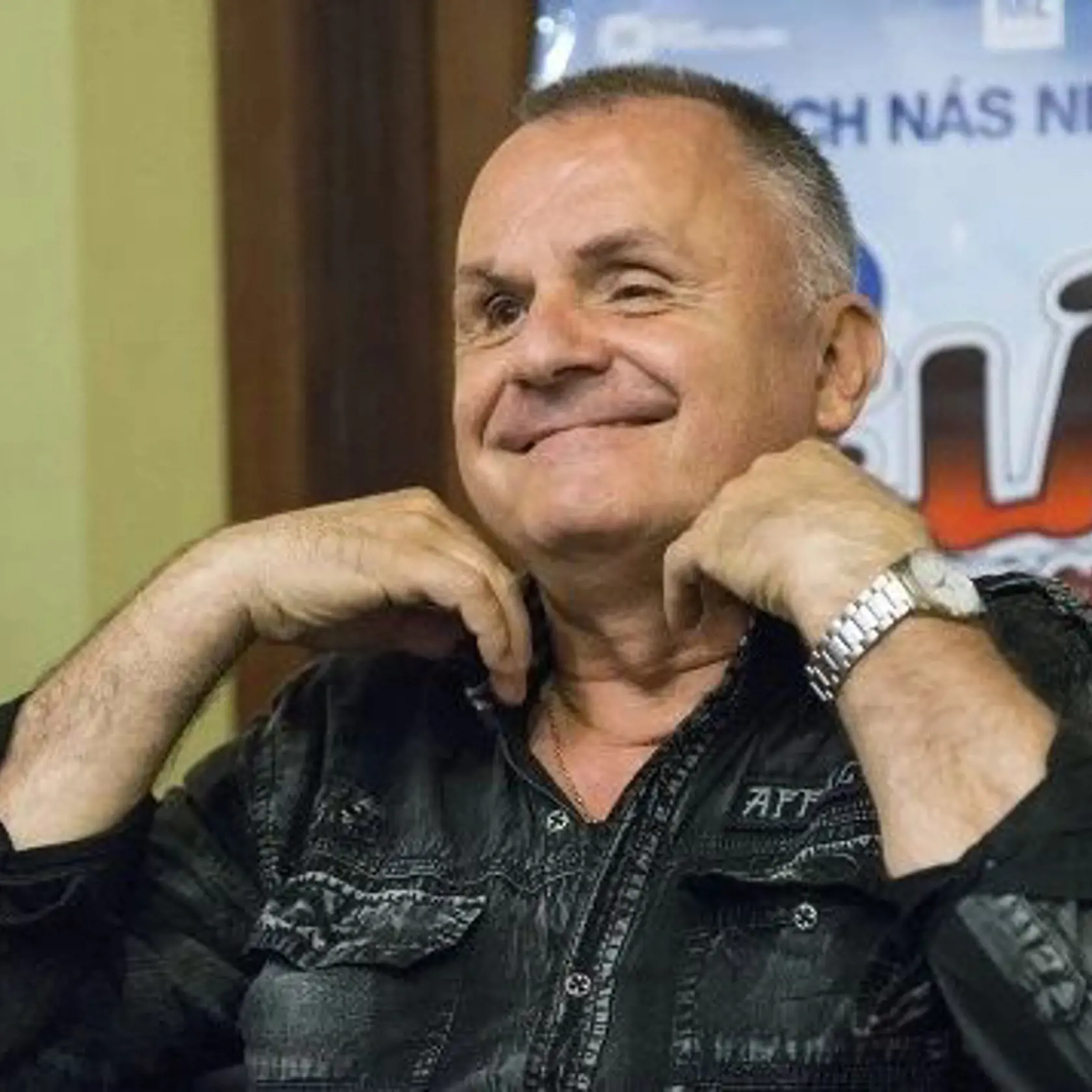 Spevák Jožo Ráž sa vyjadril, že nebohý Červenka Elánu svojou činnosťou veľmi pomáhal.