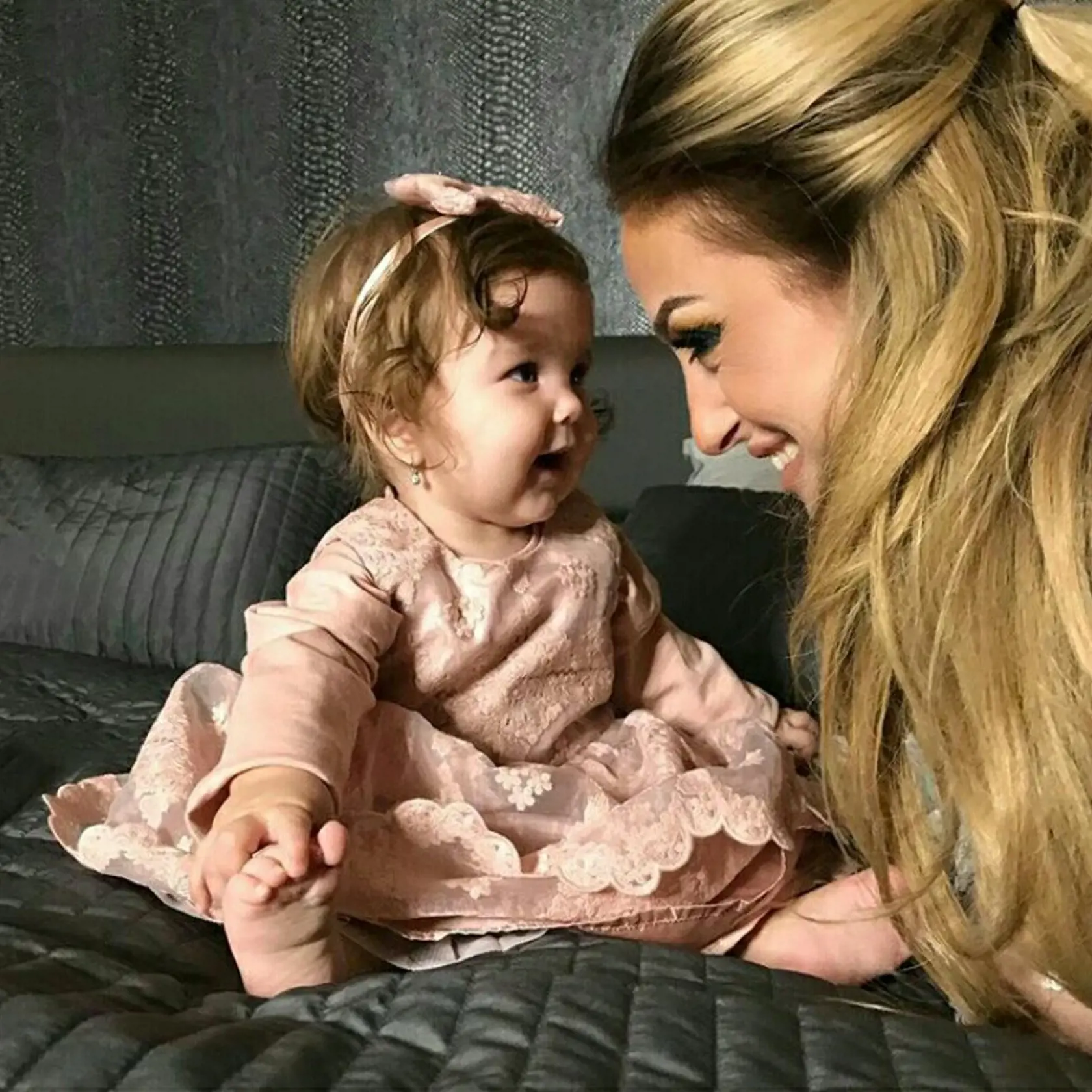 Lucka Sládečková s dcérkou Lýdiou.
