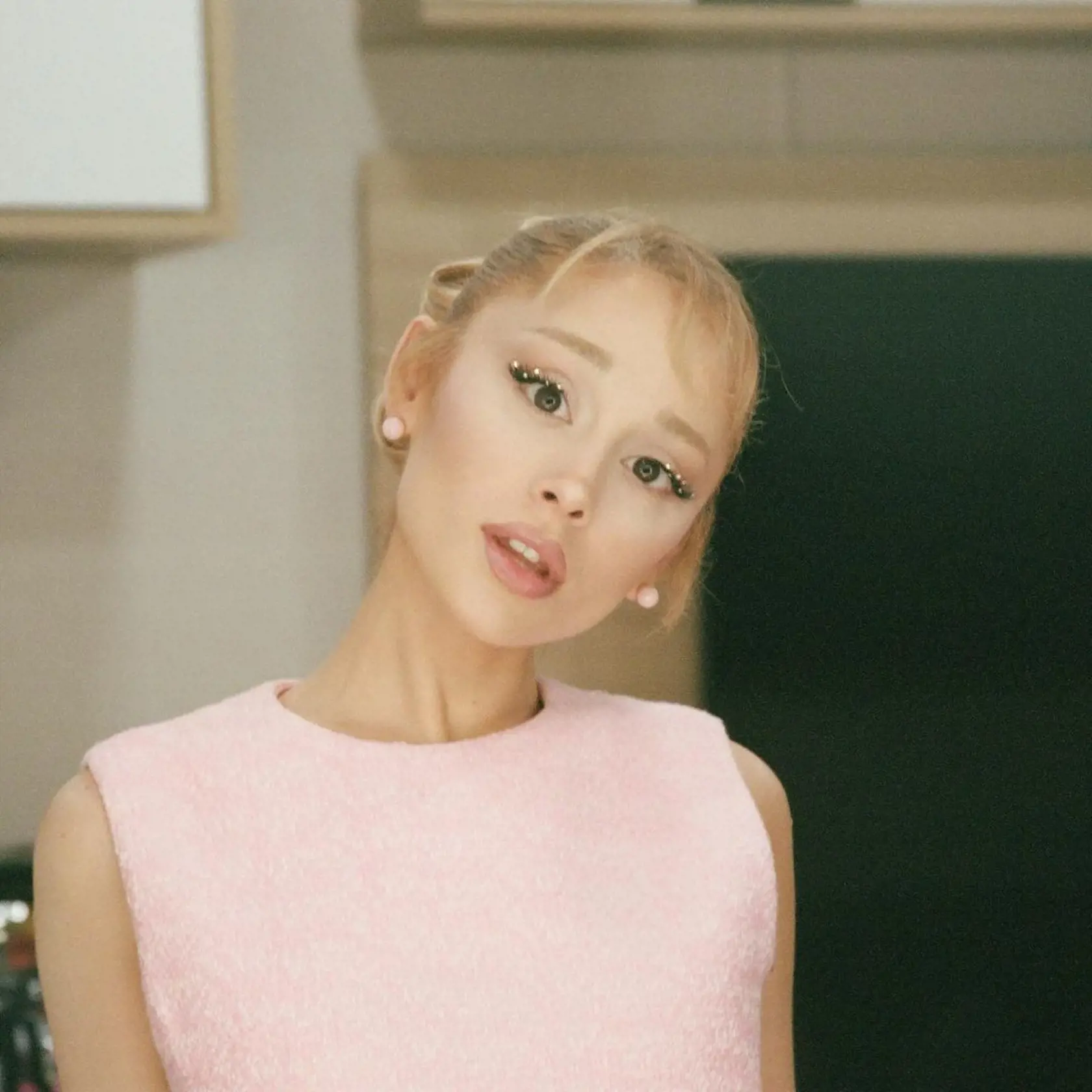 Ariana Grande priznala, že mala v minulosti množstvo botoxu a výplní, ale vraj s tým už prestala.
