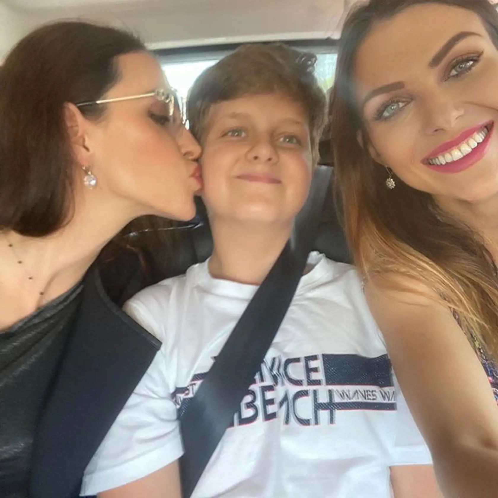 Sestry Mariana a Martina s najmladším bratom Milanom. Medzi Martinou a ním je 18 ročný vekový rozdiel.